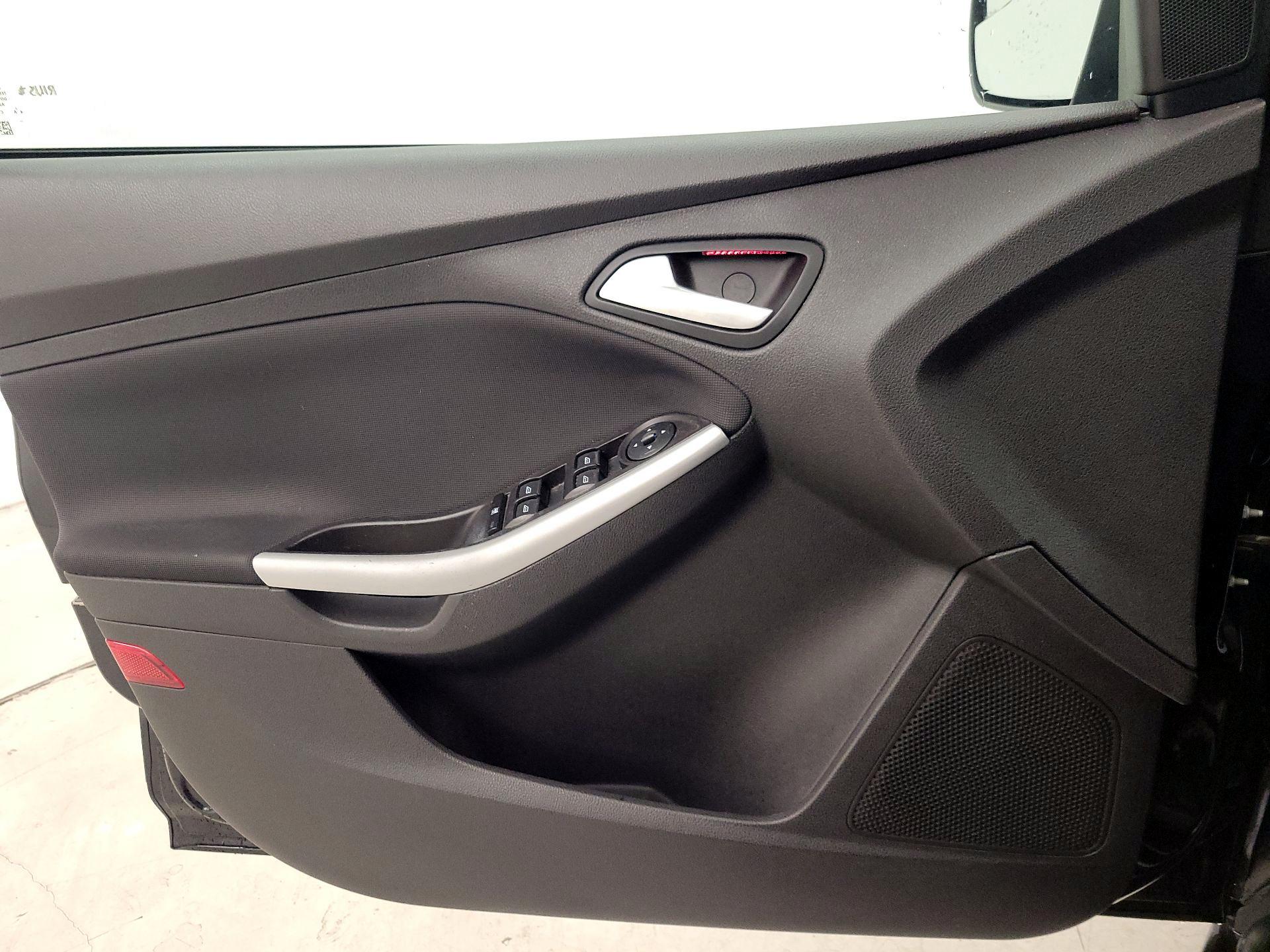 Thumbnail: 2014 Ford Focus - 12