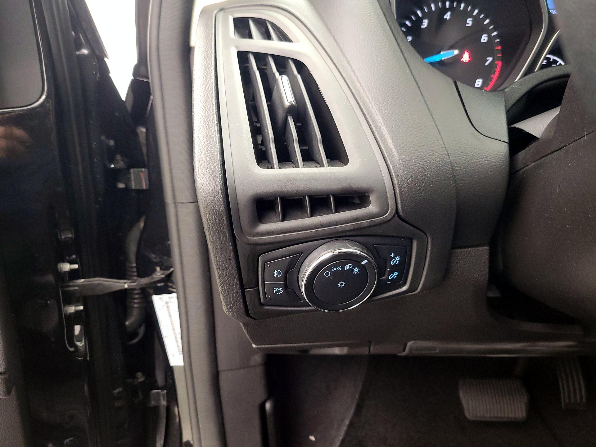 Thumbnail: 2014 Ford Focus - 13