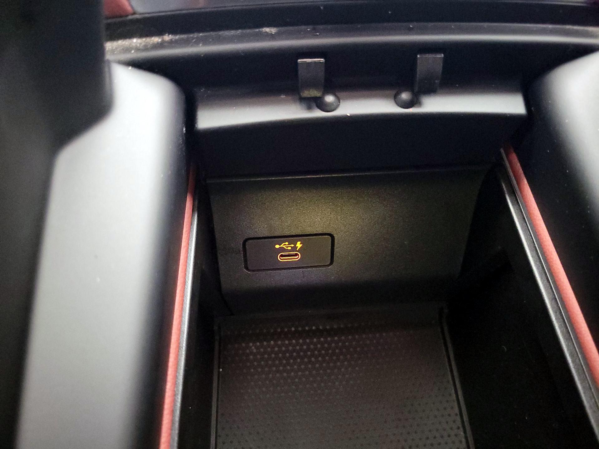 Thumbnail: 2021 BMW X6 - 18