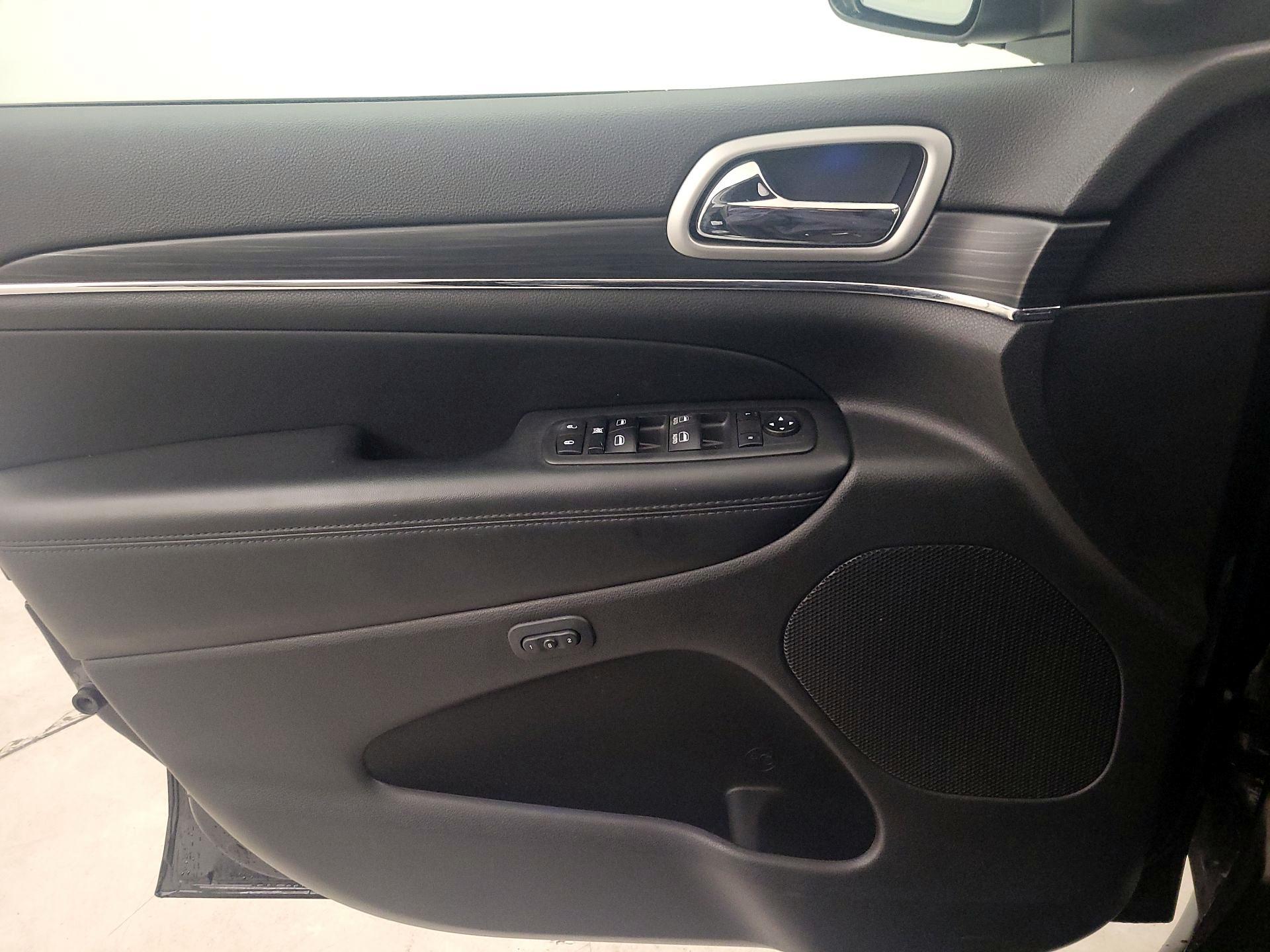 Thumbnail: 2019 Jeep Grand Cherokee - 12