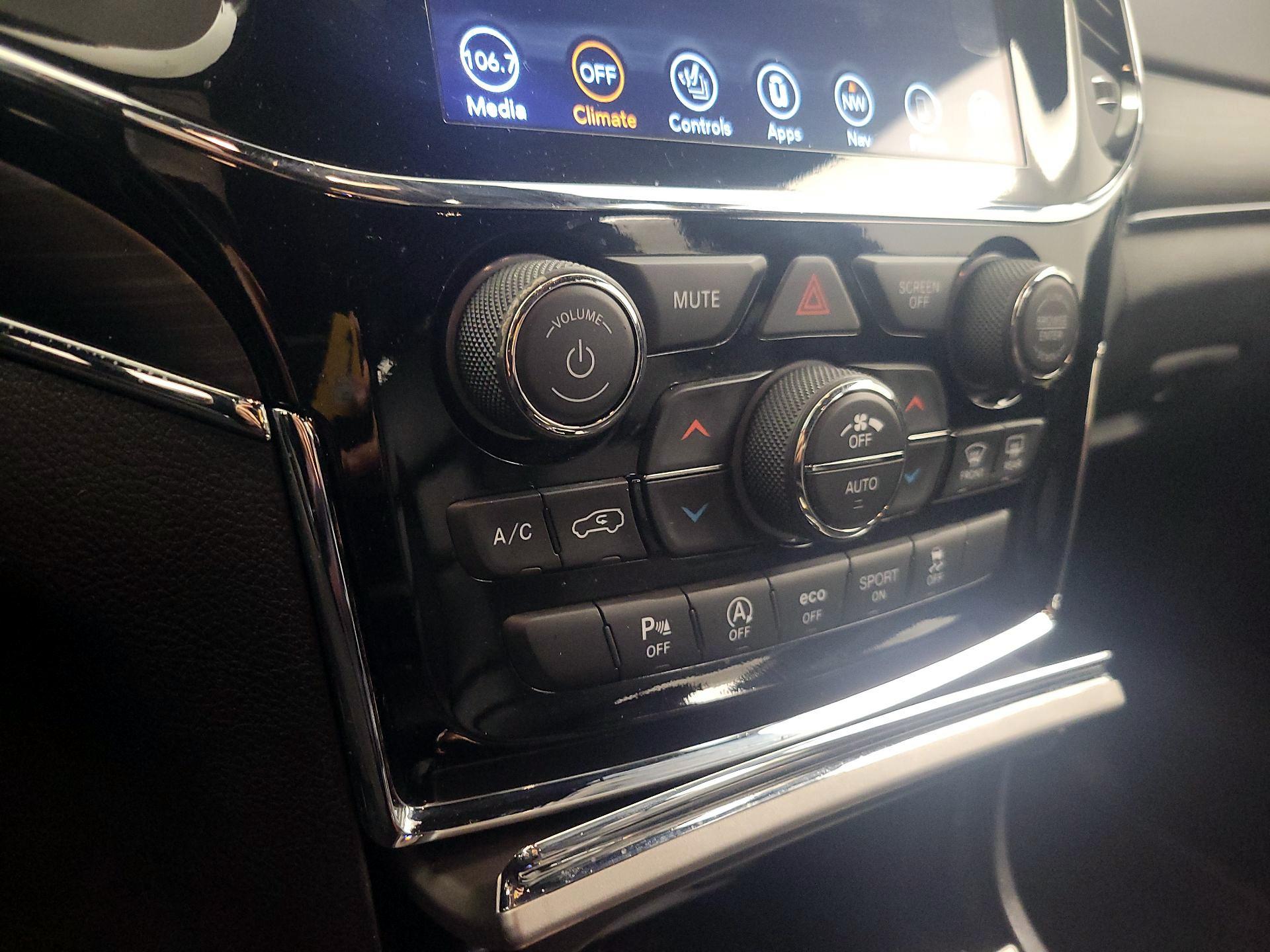 Thumbnail: 2019 Jeep Grand Cherokee - 16