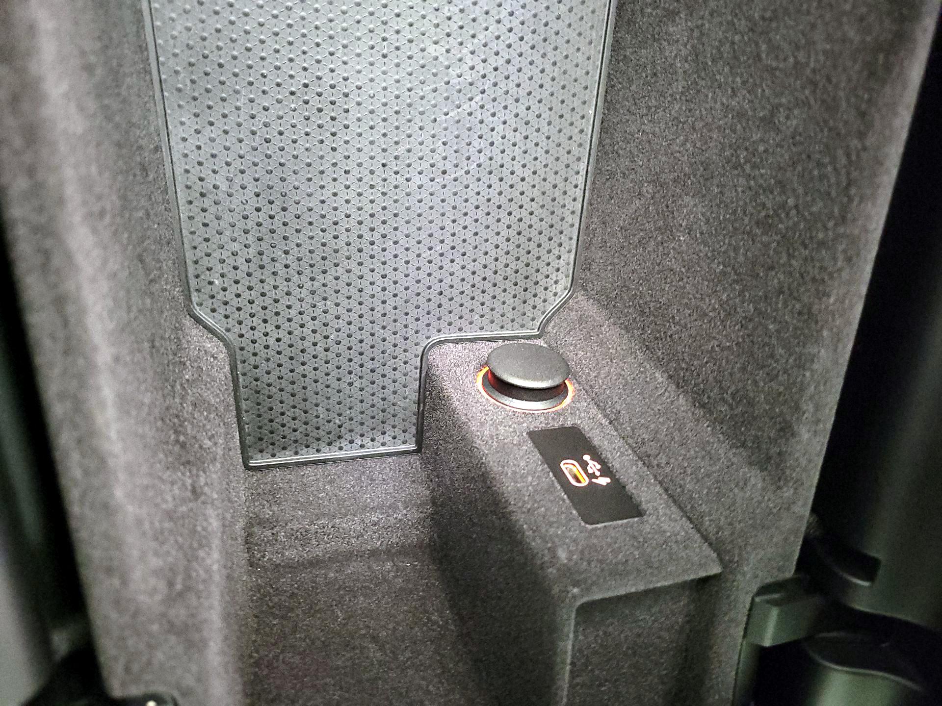 Thumbnail: 2022 BMW 8 Series - 19