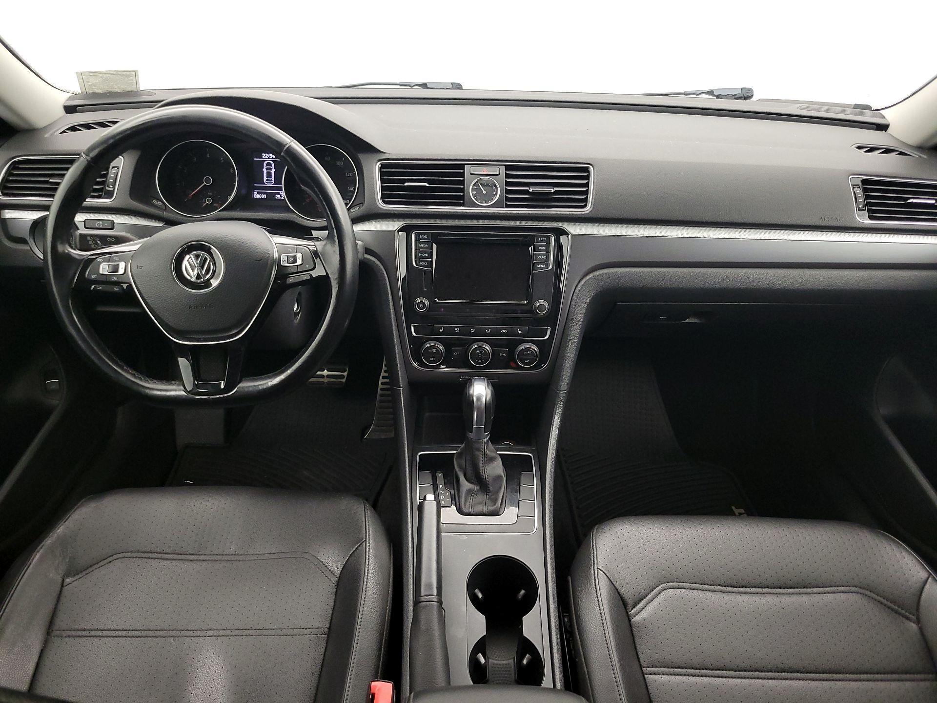 Thumbnail: 2017 Volkswagen Passat - 9