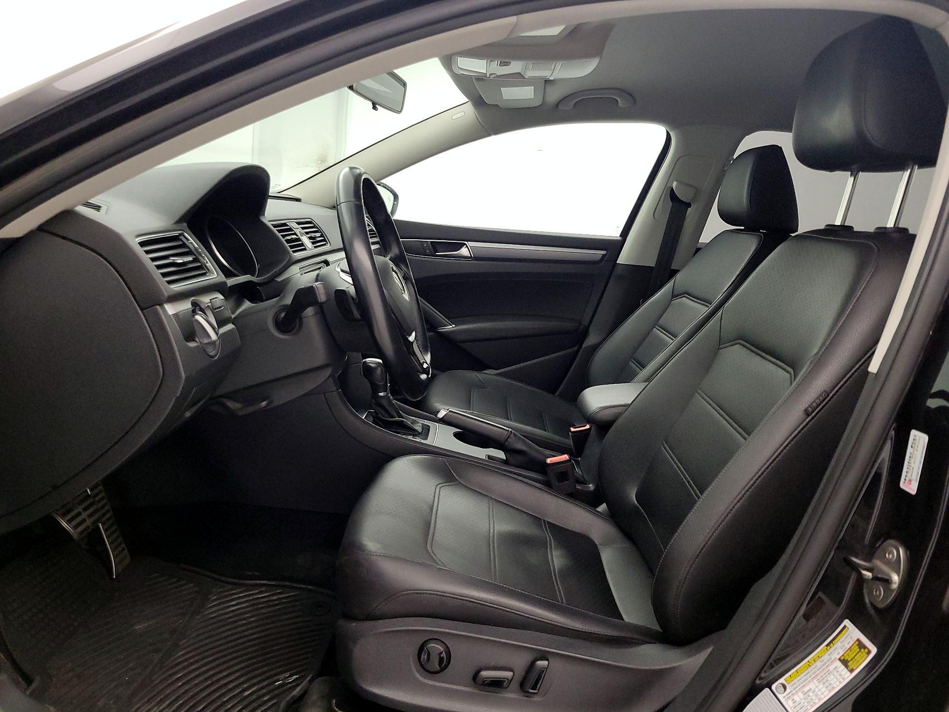 Thumbnail: 2017 Volkswagen Passat - 11