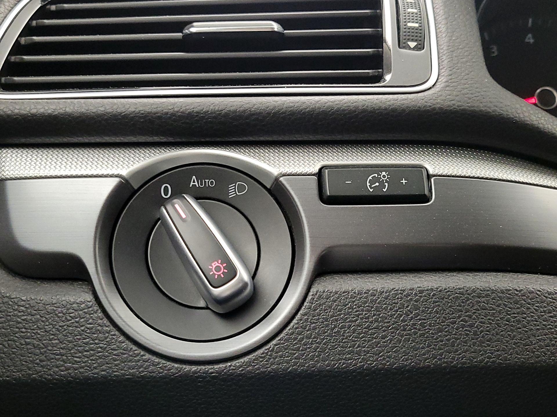 Thumbnail: 2017 Volkswagen Passat - 13