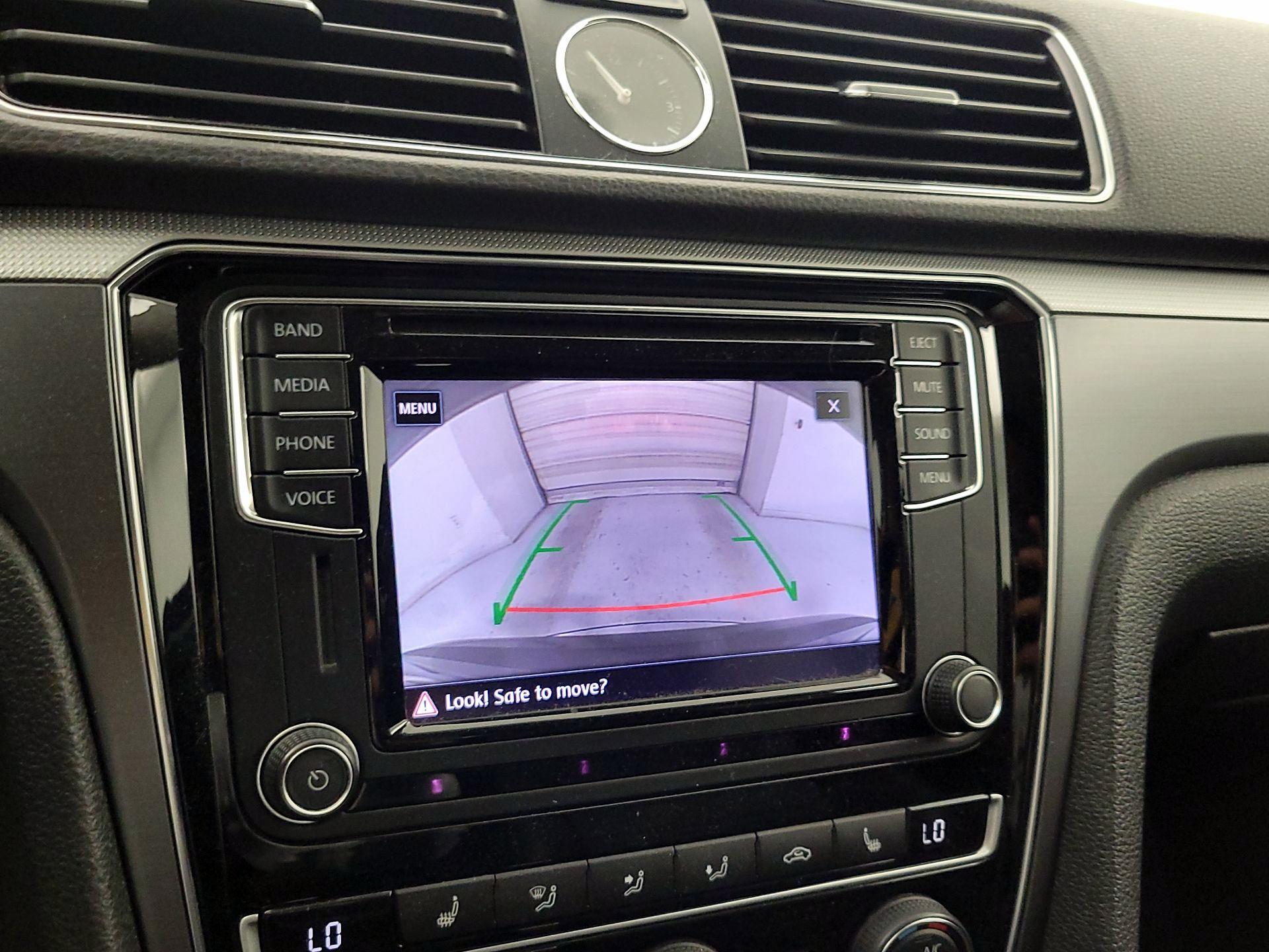 Thumbnail: 2017 Volkswagen Passat - 14