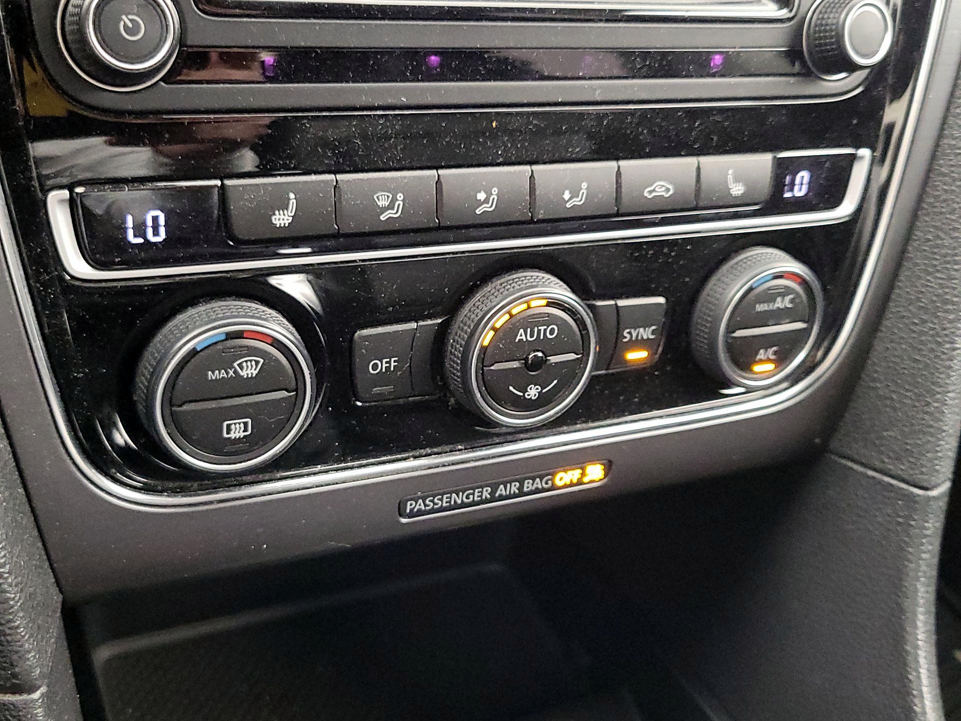 Thumbnail: 2017 Volkswagen Passat - 16