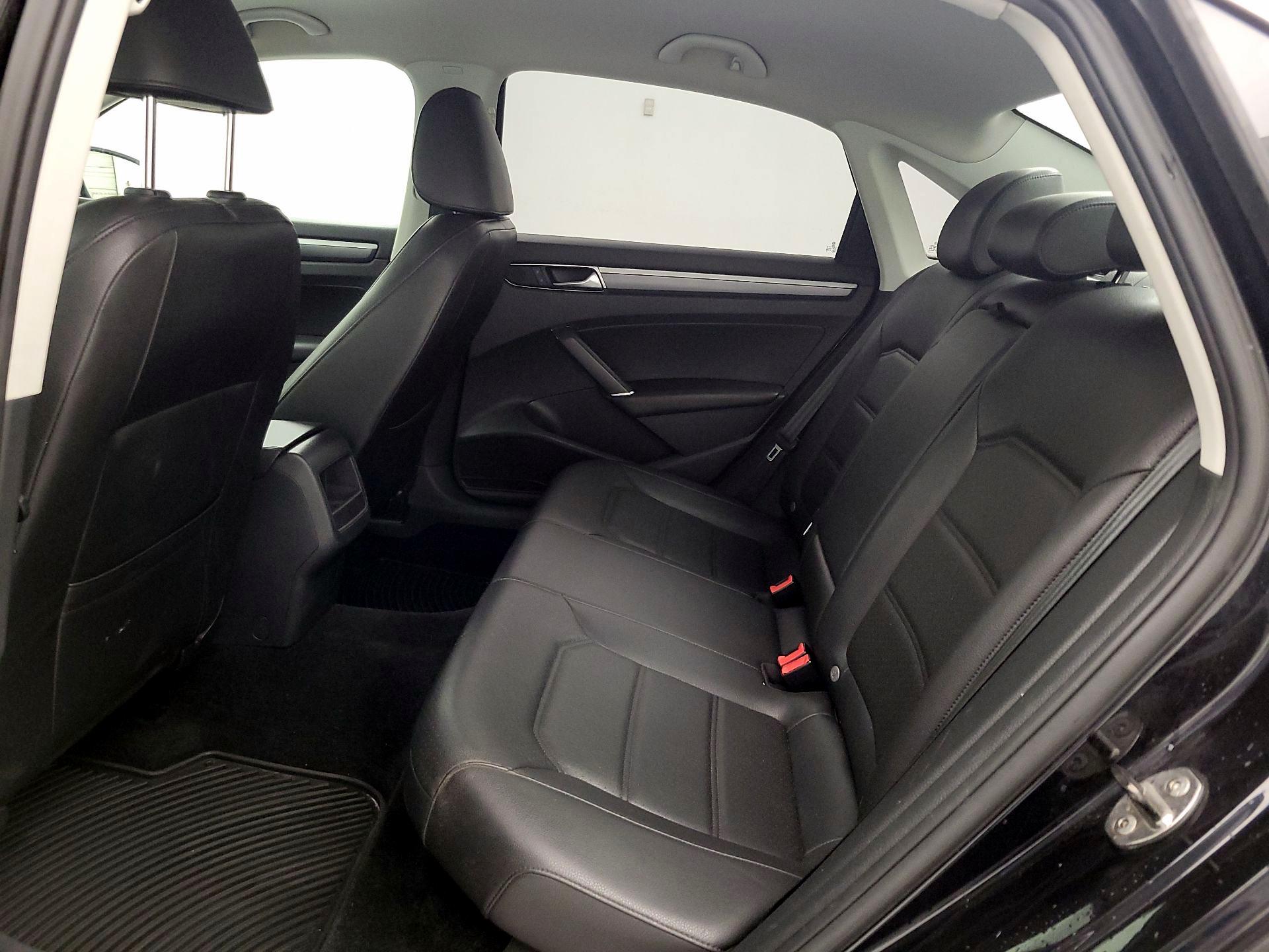 Thumbnail: 2017 Volkswagen Passat - 19