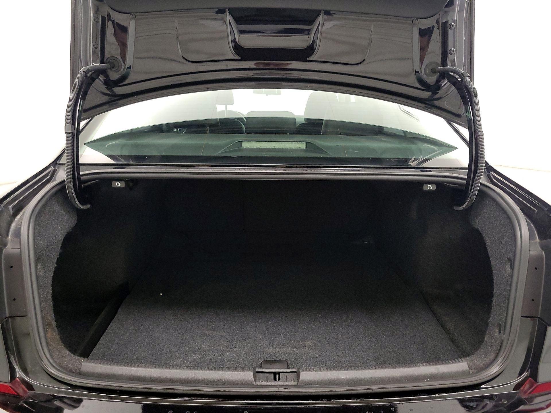 Thumbnail: 2017 Volkswagen Passat - 20