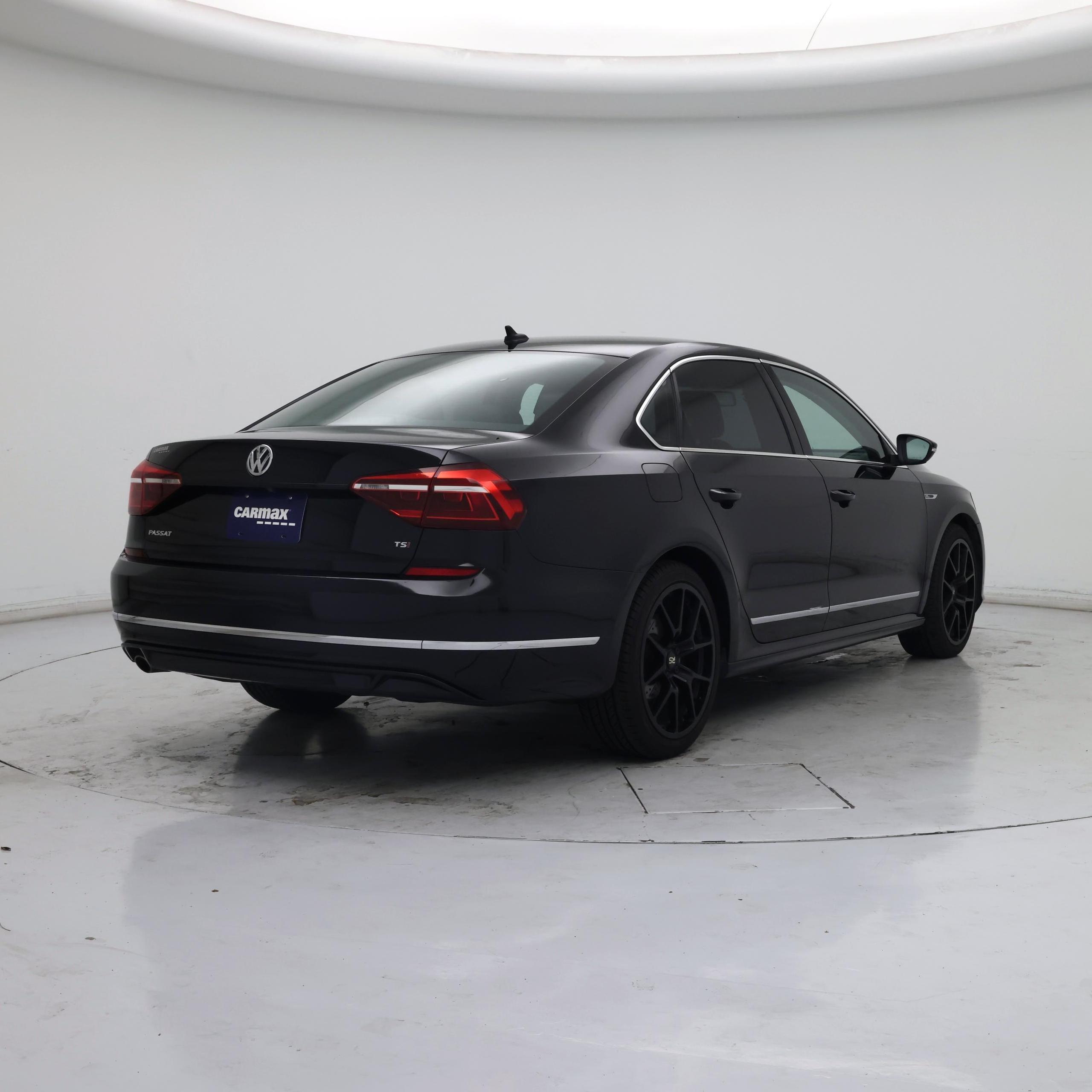 Thumbnail: 2017 Volkswagen Passat - 8