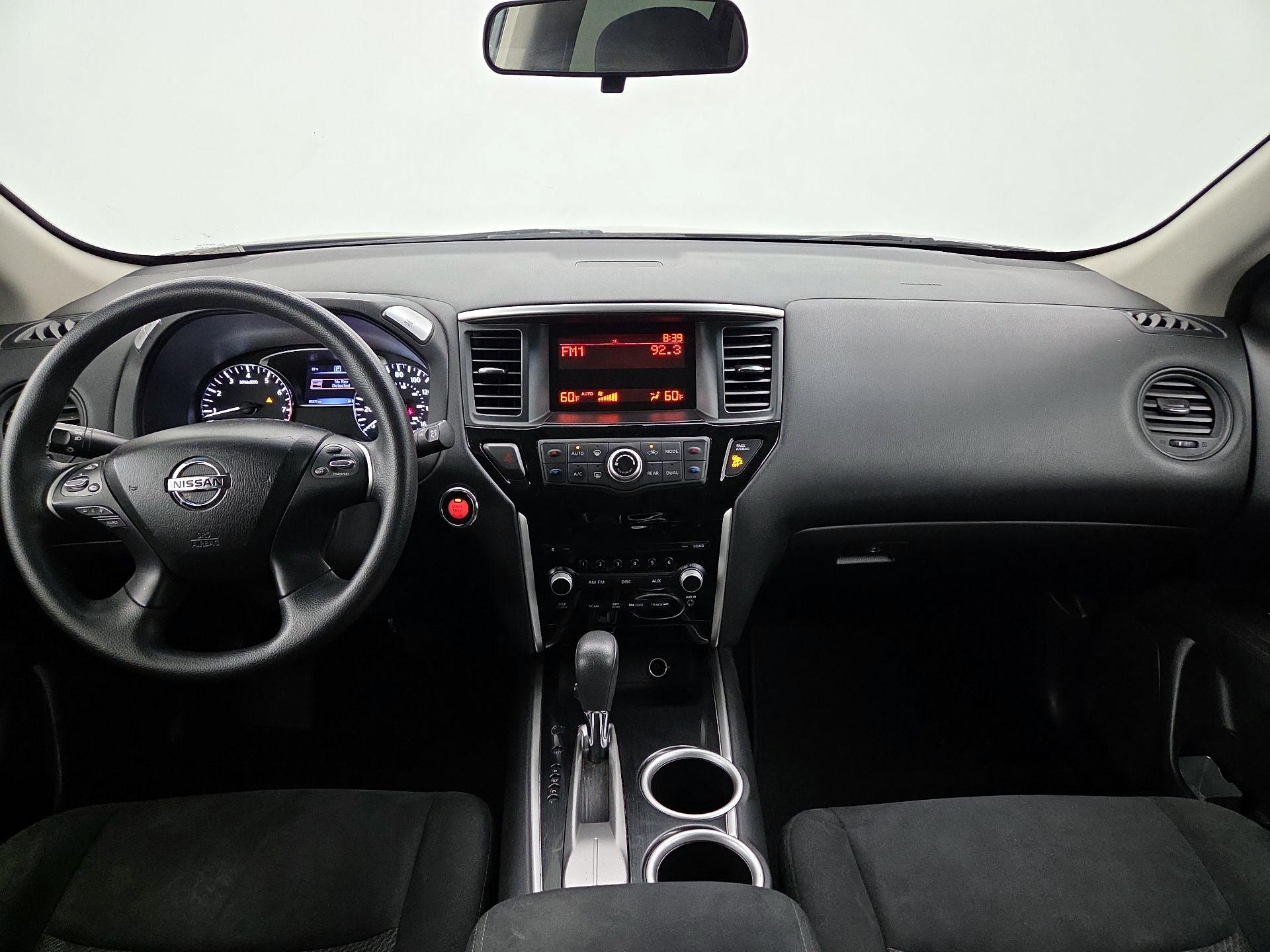 Thumbnail: 2016 Nissan Pathfinder - 9