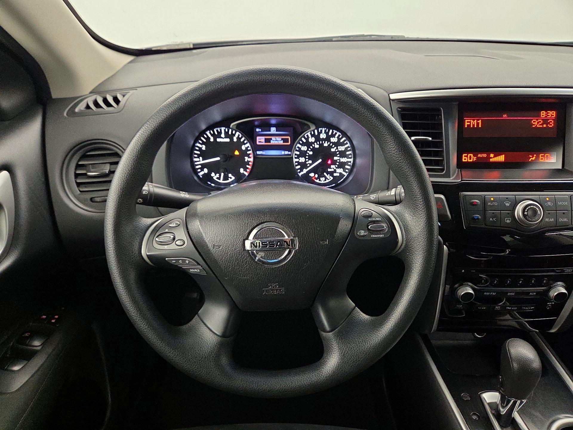 Thumbnail: 2016 Nissan Pathfinder - 10