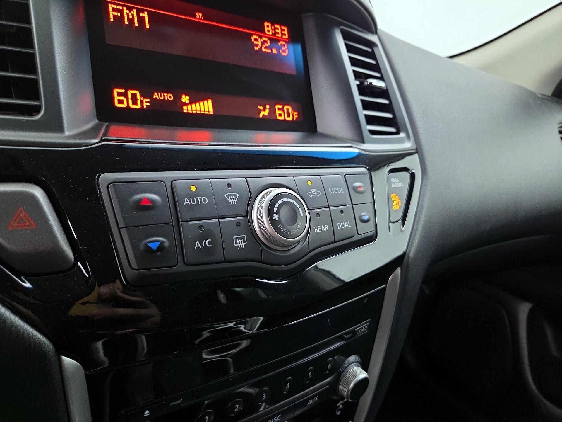 Thumbnail: 2016 Nissan Pathfinder - 15