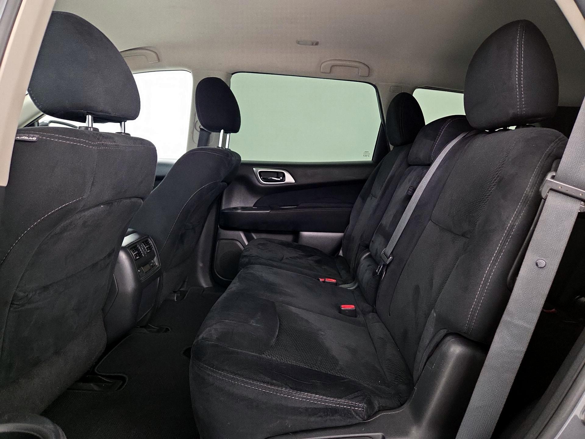 Thumbnail: 2016 Nissan Pathfinder - 18