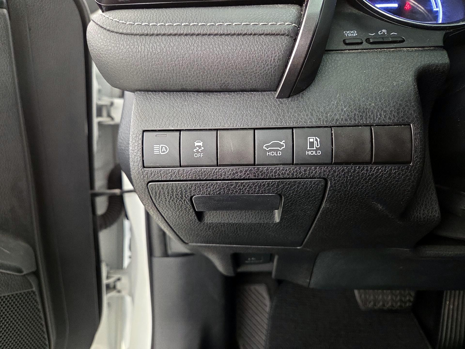 Thumbnail: 2020 Toyota Camry - 13