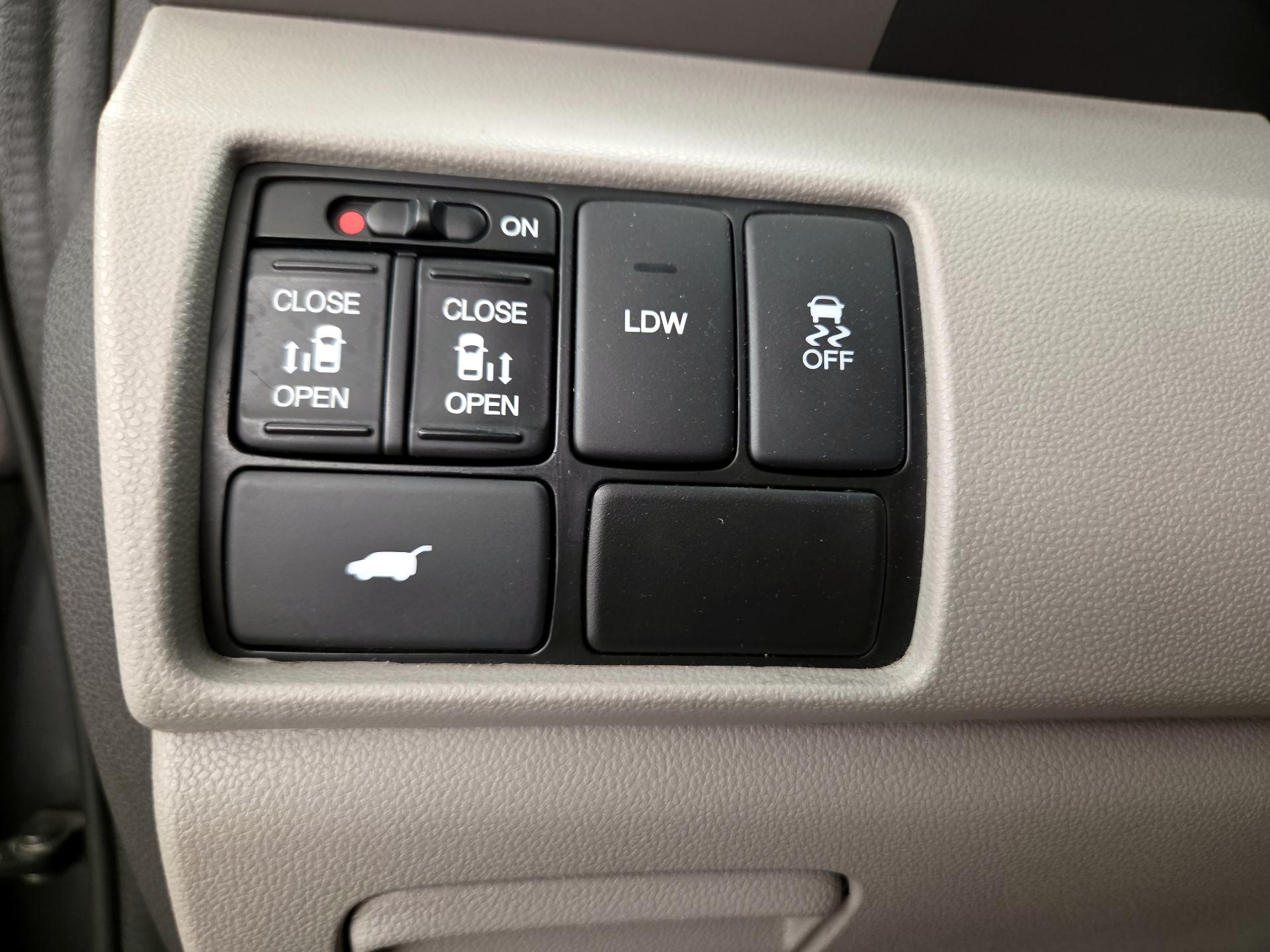 Thumbnail: 2016 Honda Odyssey - 13