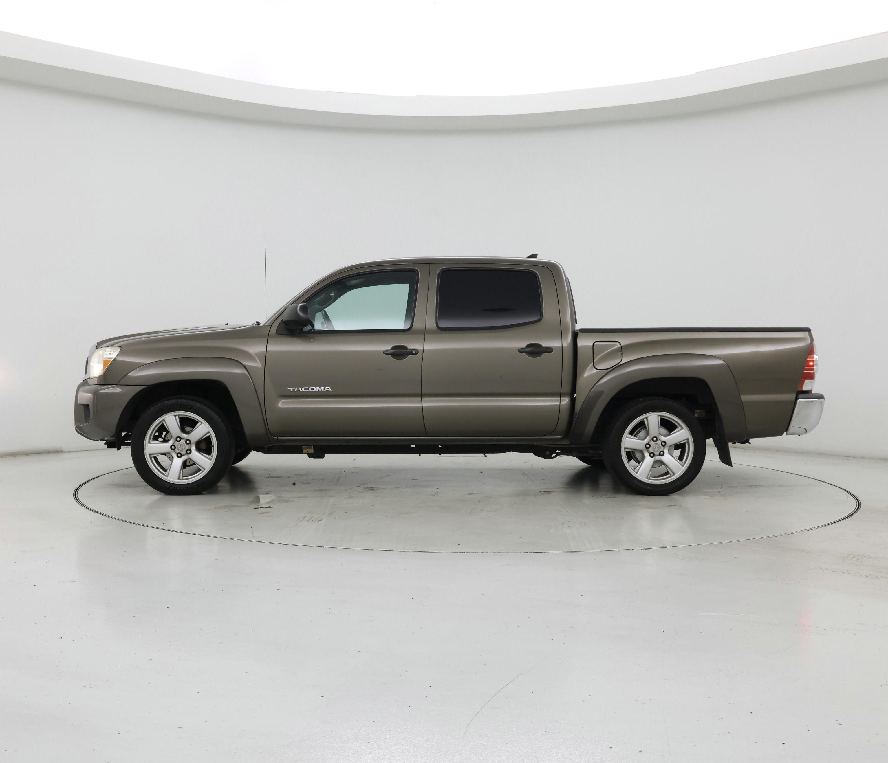 Thumbnail: 2015 Toyota Tacoma - 3