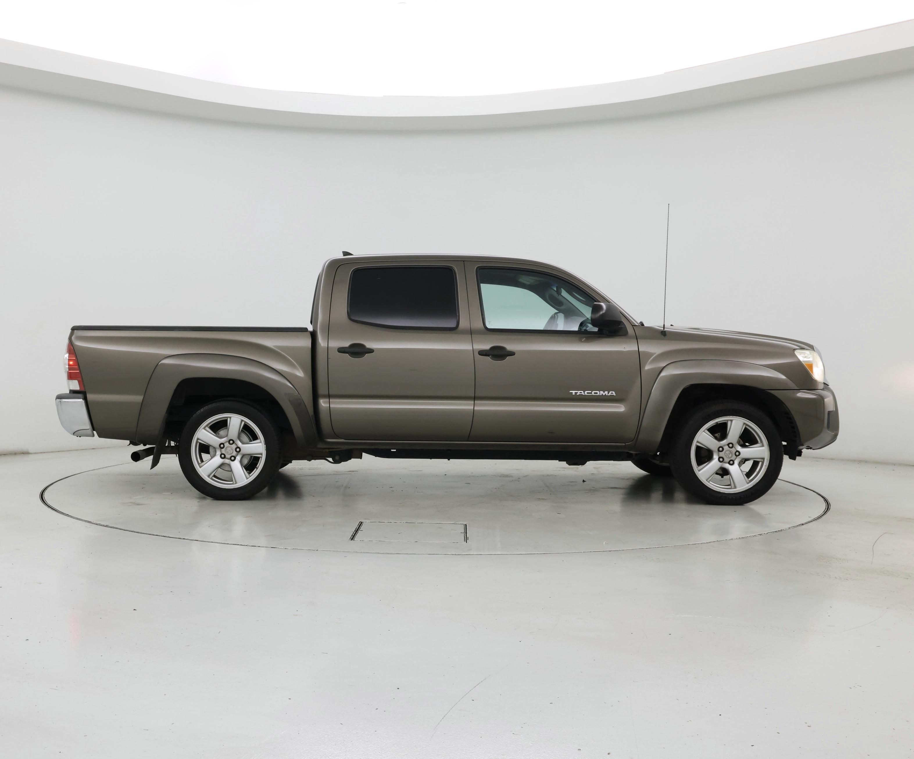 Thumbnail: 2015 Toyota Tacoma - 7