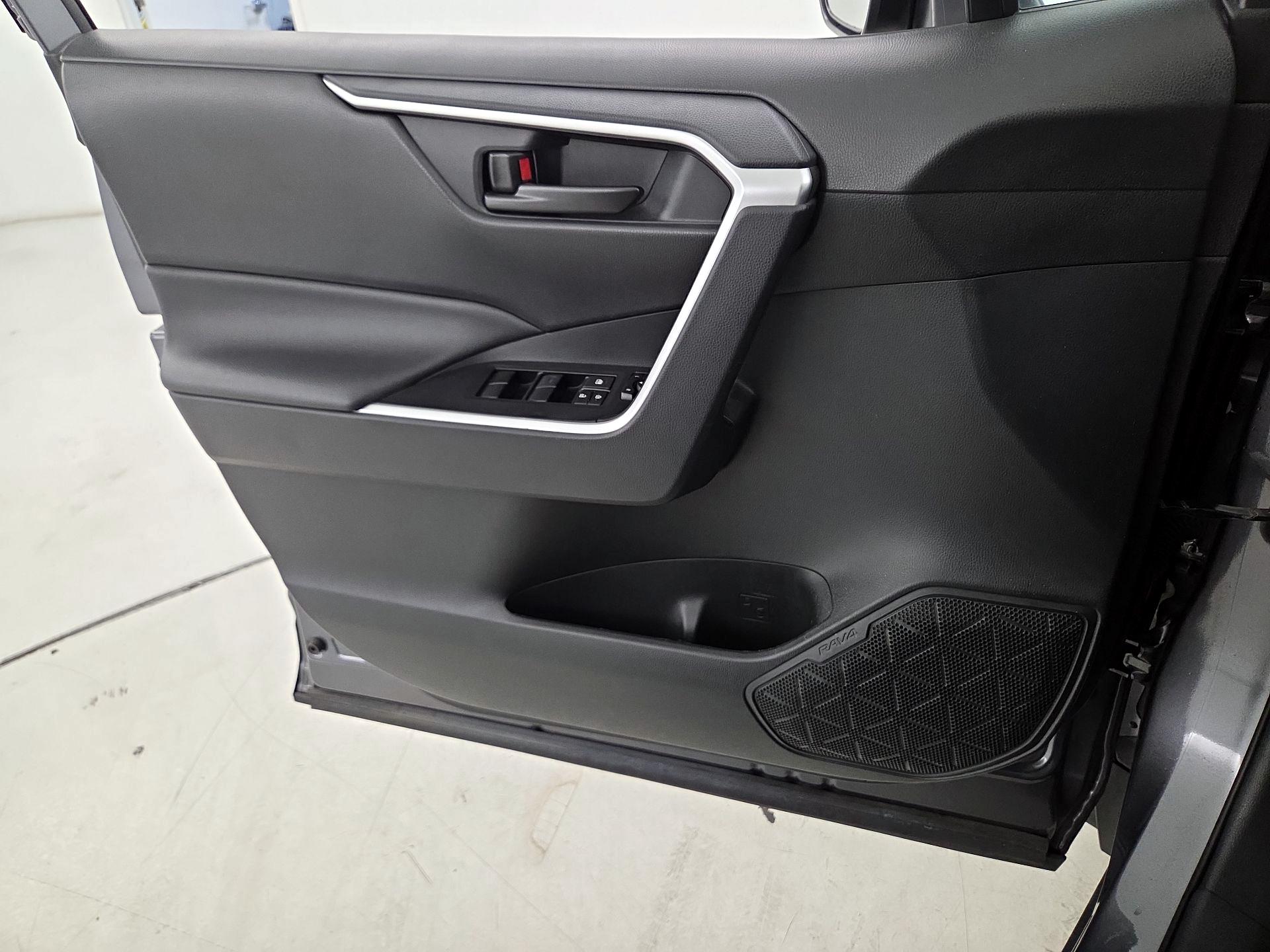 Thumbnail: 2021 Toyota RAV4 - 12