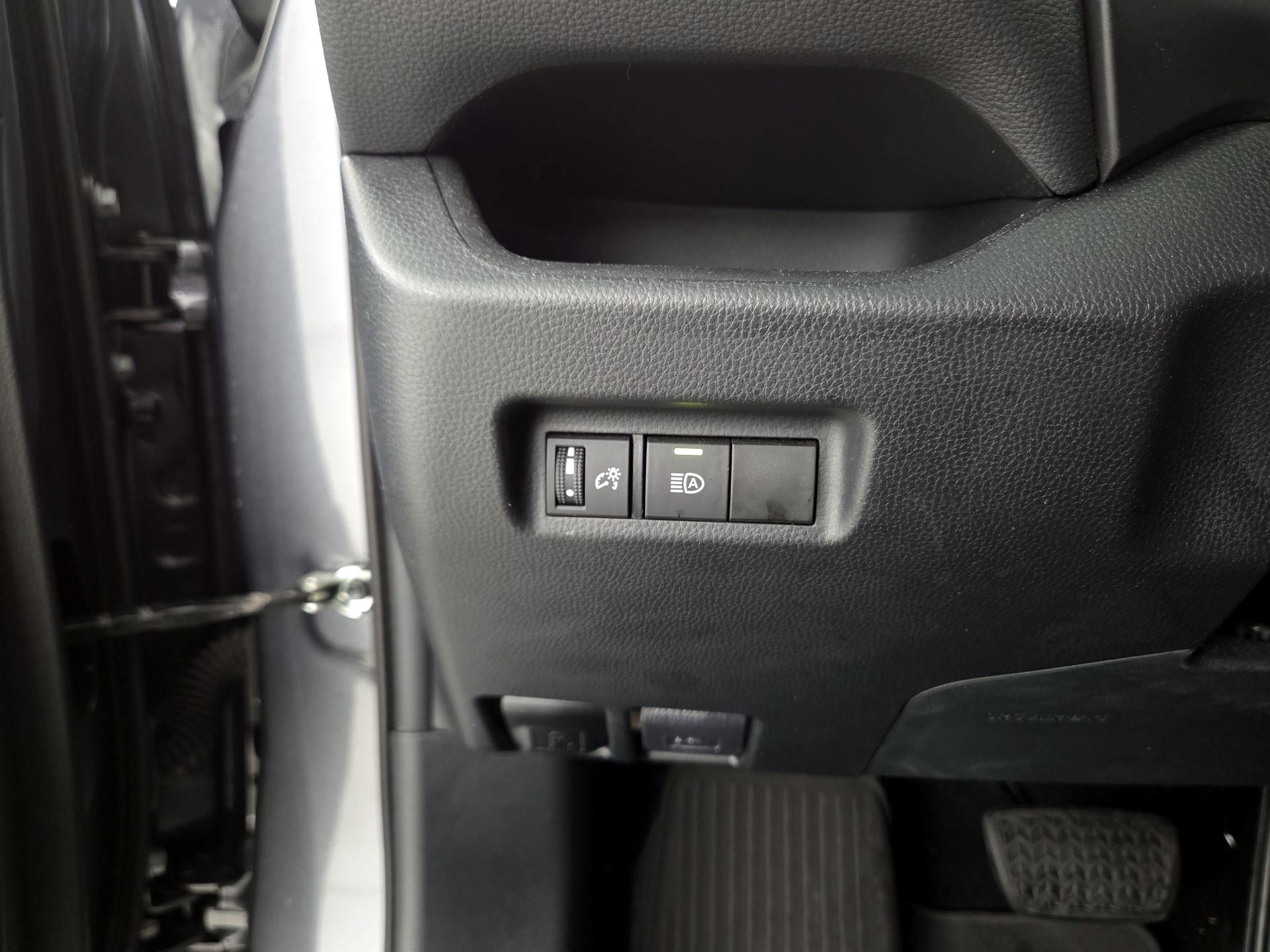 Thumbnail: 2021 Toyota RAV4 - 13