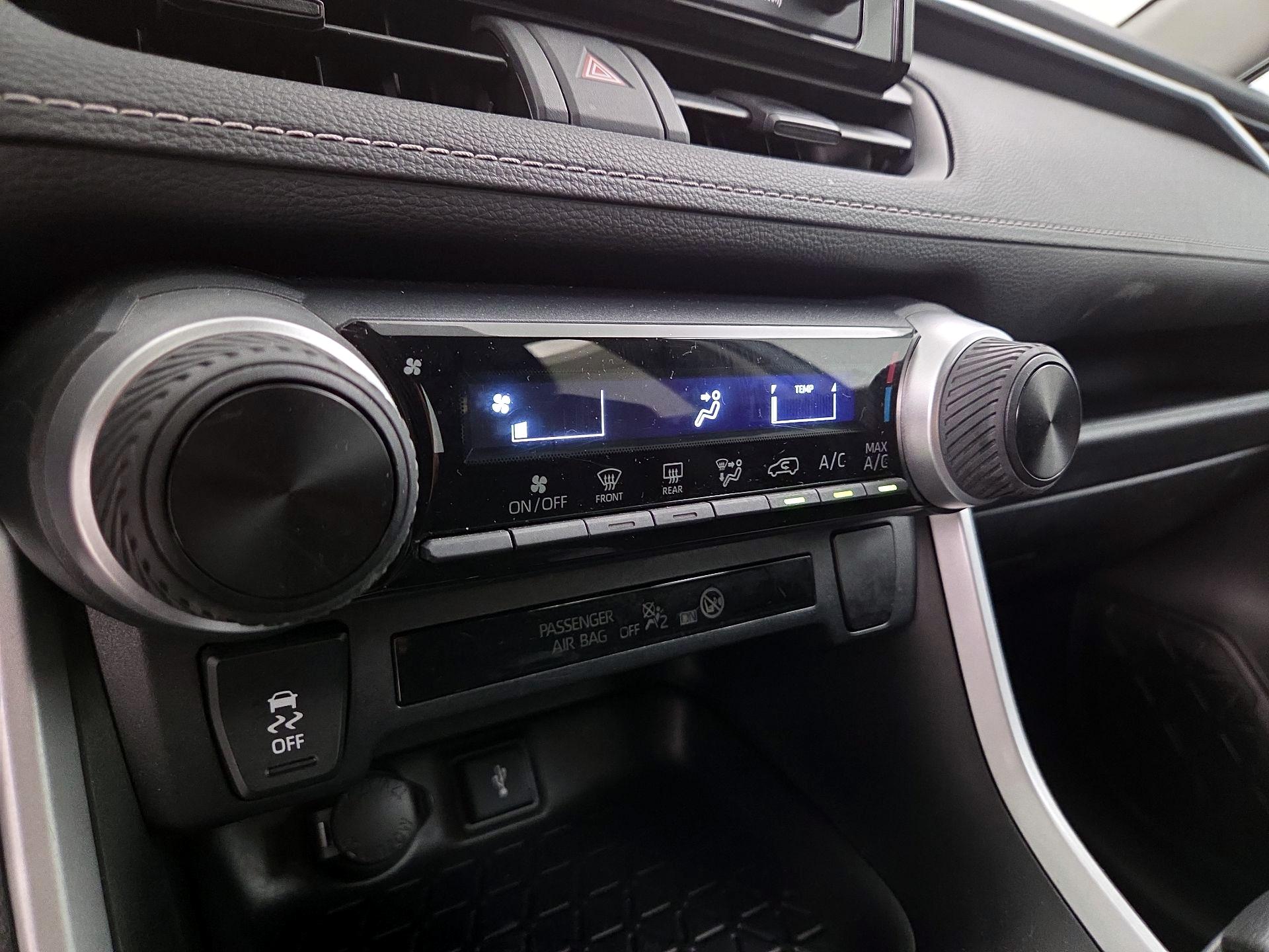 Thumbnail: 2021 Toyota RAV4 - 16