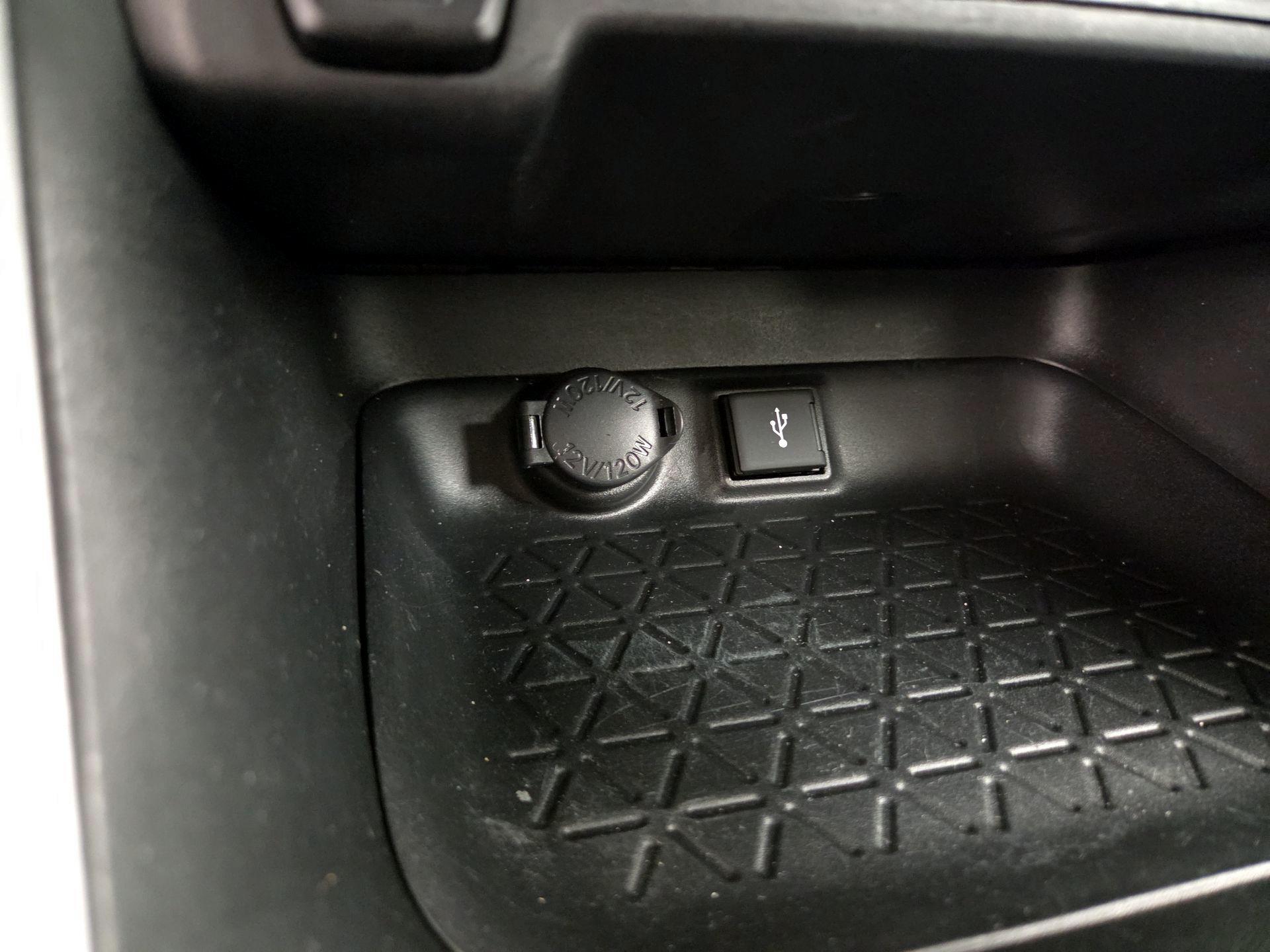 Thumbnail: 2021 Toyota RAV4 - 18