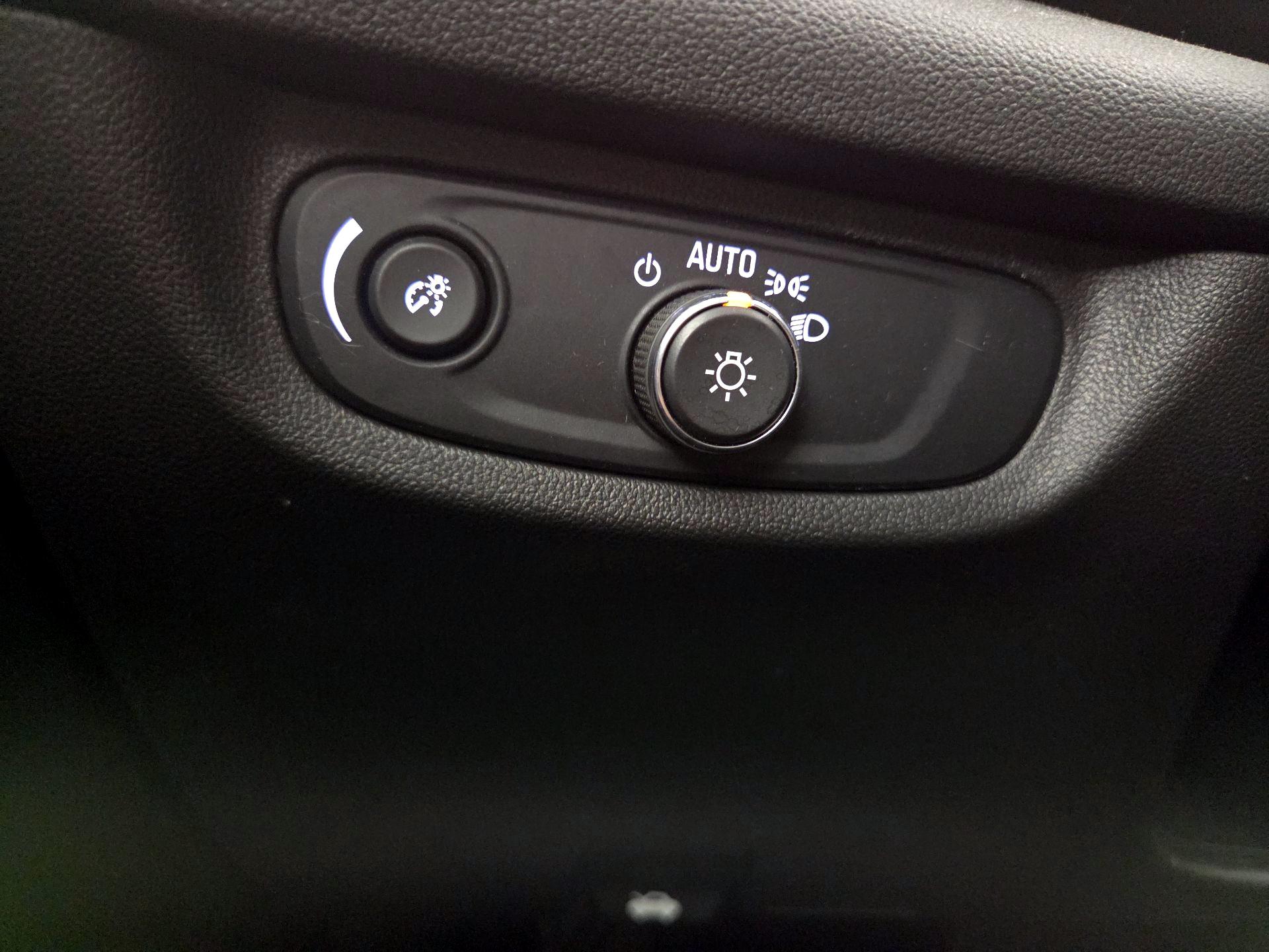 Thumbnail: 2018 Buick Regal - 13