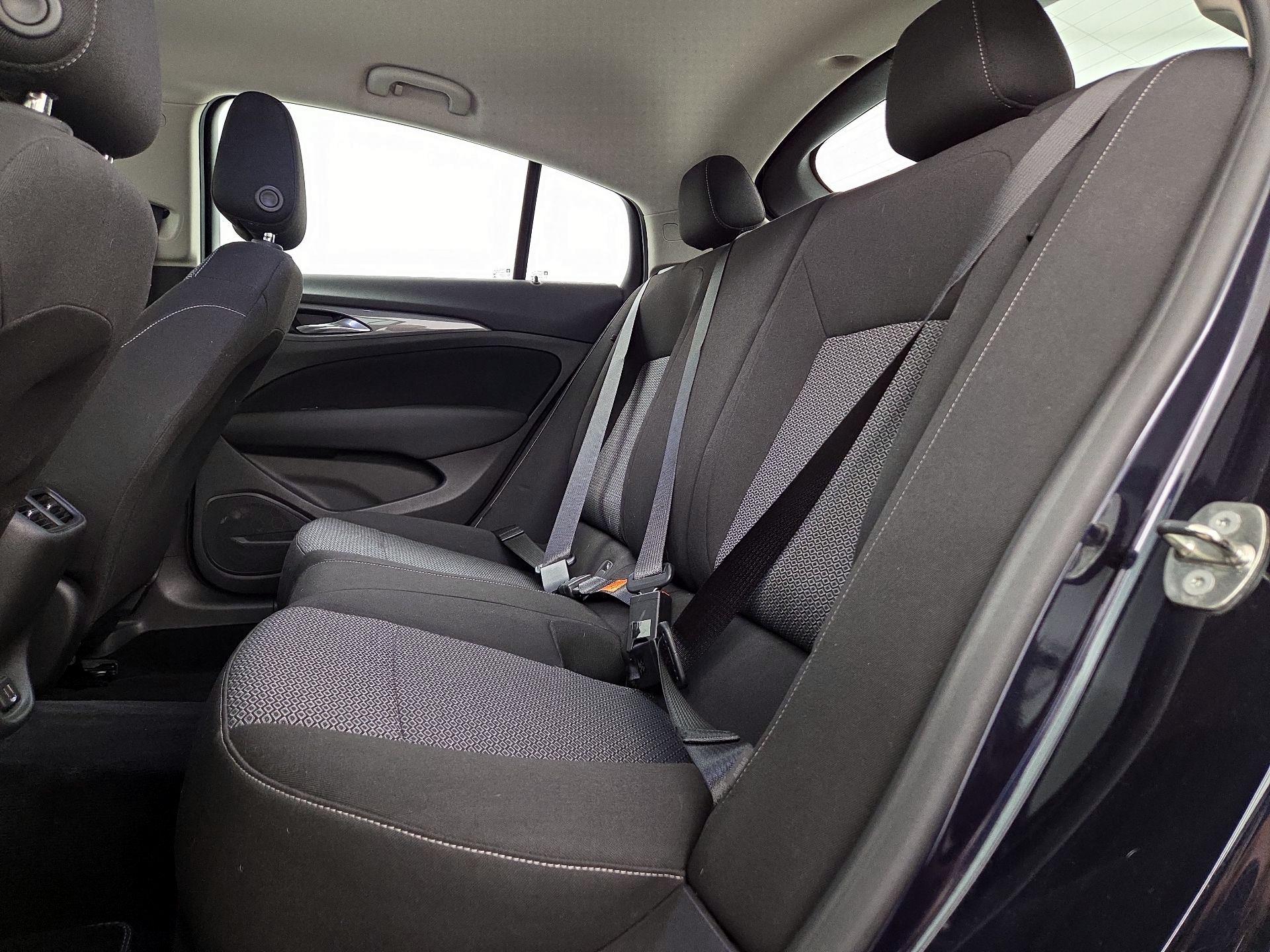 Thumbnail: 2018 Buick Regal - 19