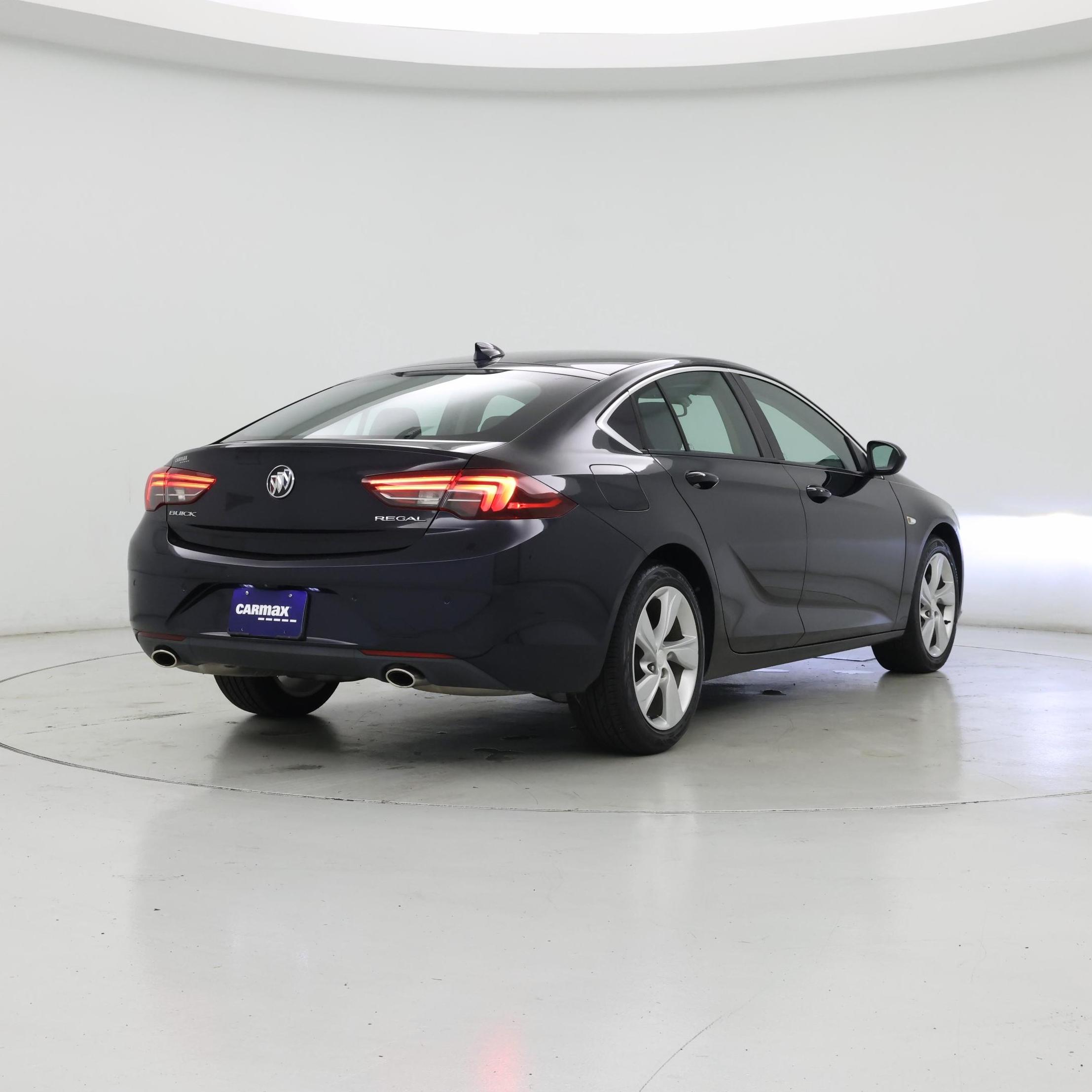 Thumbnail: 2018 Buick Regal - 8