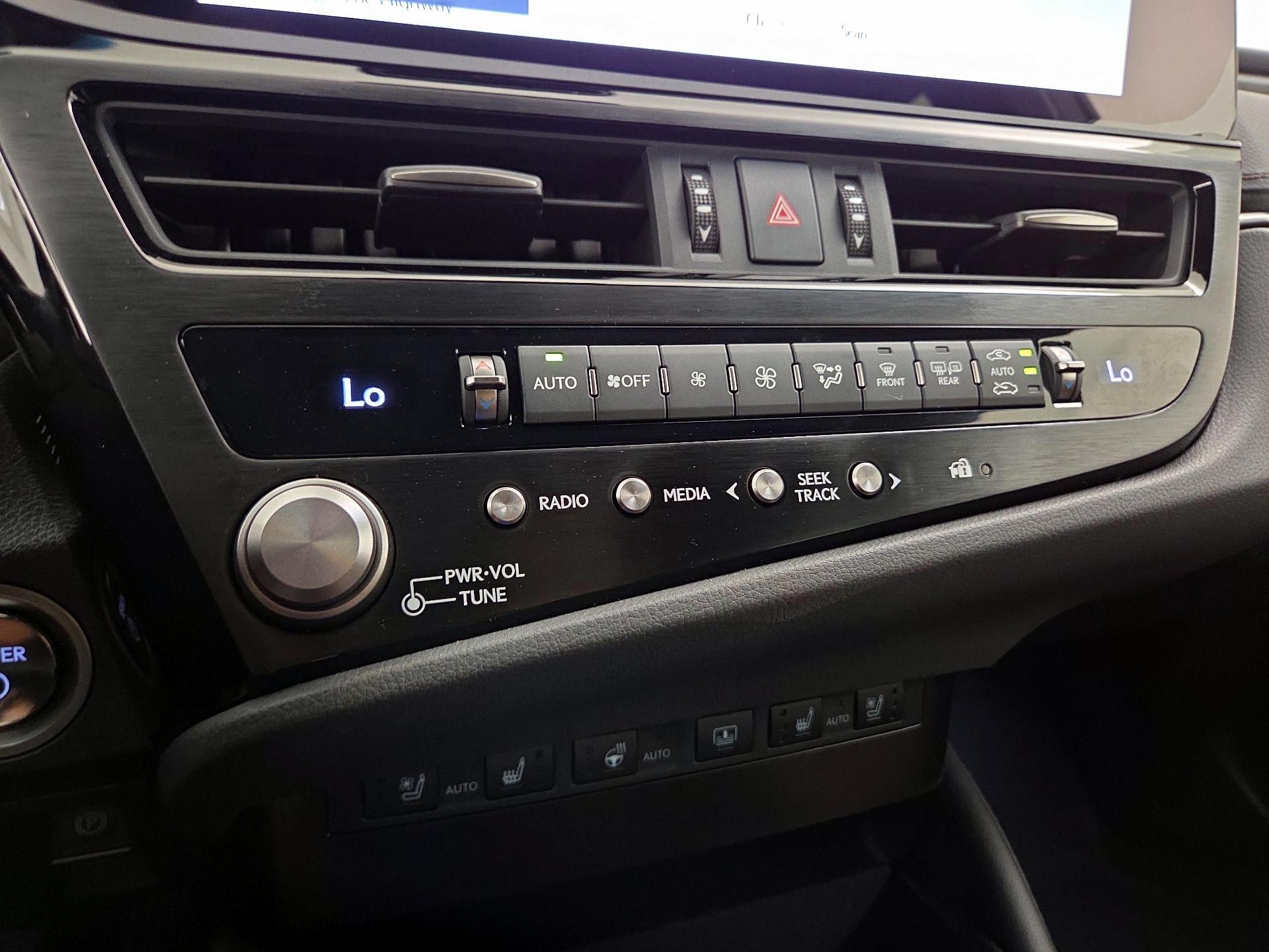 Thumbnail: 2025 Lexus ES - 16