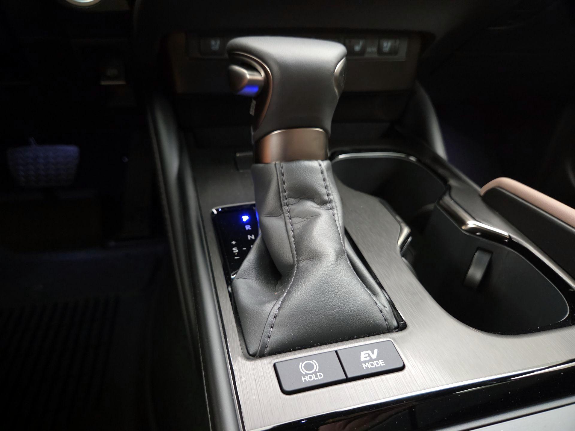 Thumbnail: 2025 Lexus ES - 17