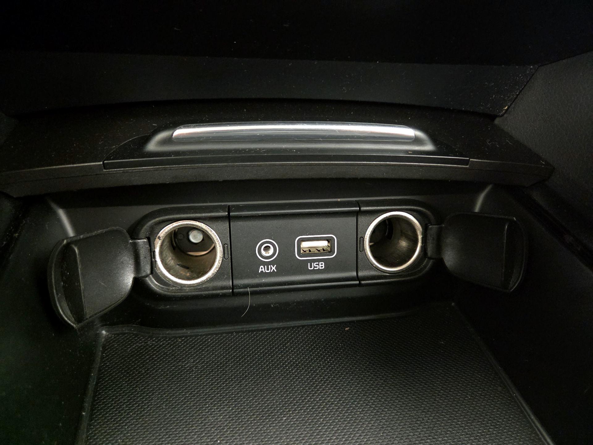 Thumbnail: 2016 Kia Optima - 18
