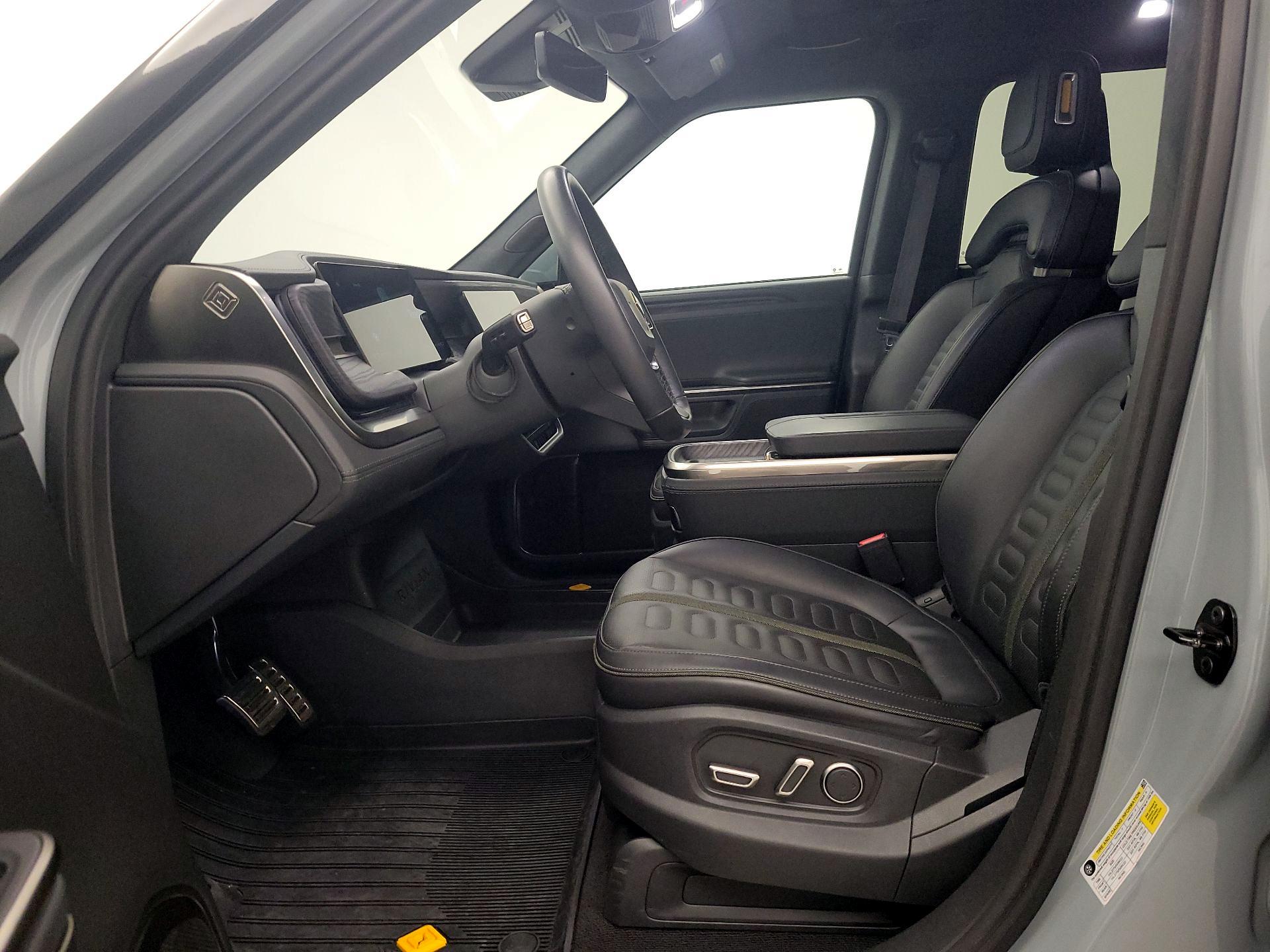 Thumbnail: 2024 Rivian R1S - 11