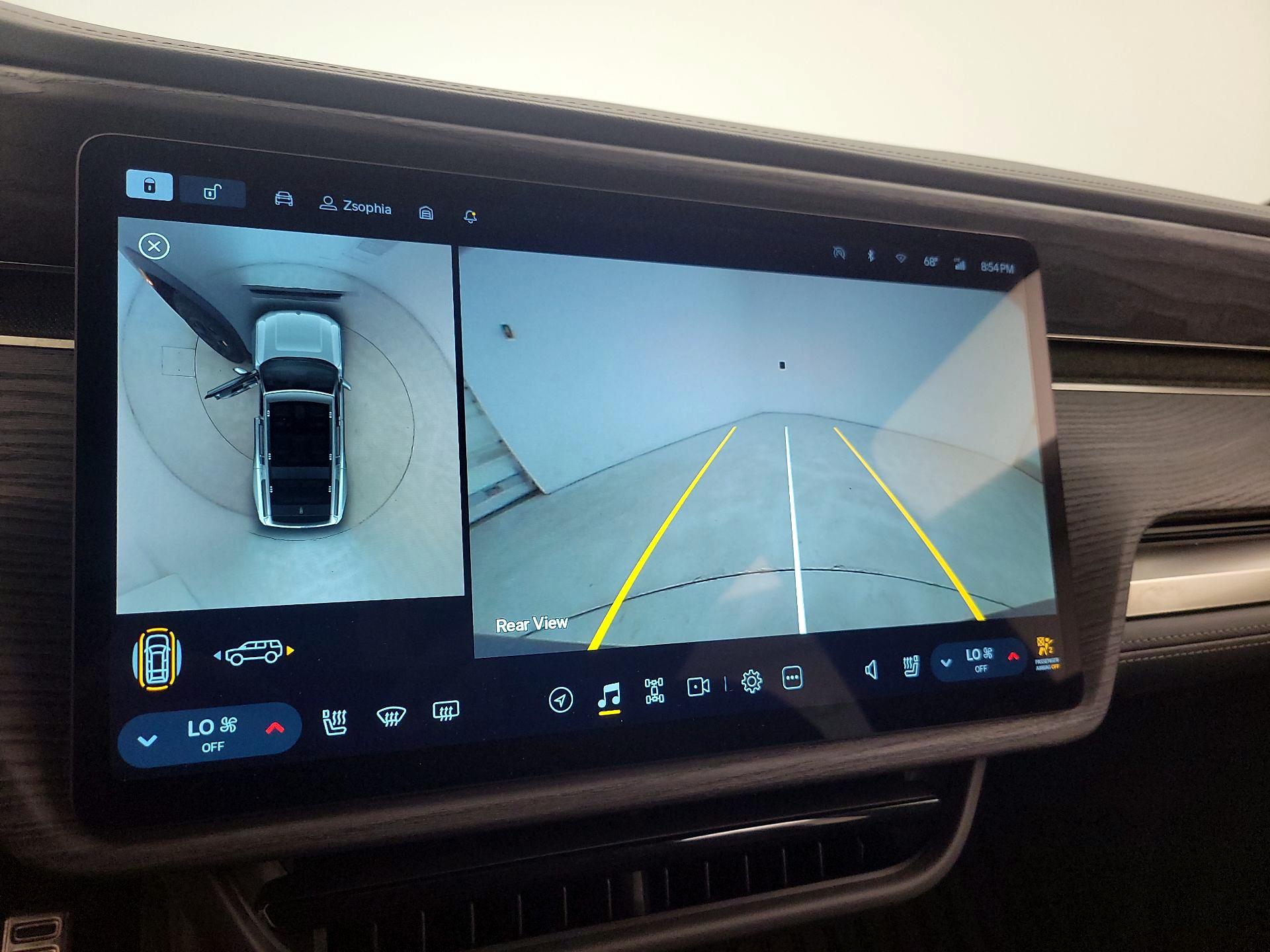 Thumbnail: 2024 Rivian R1S - 14