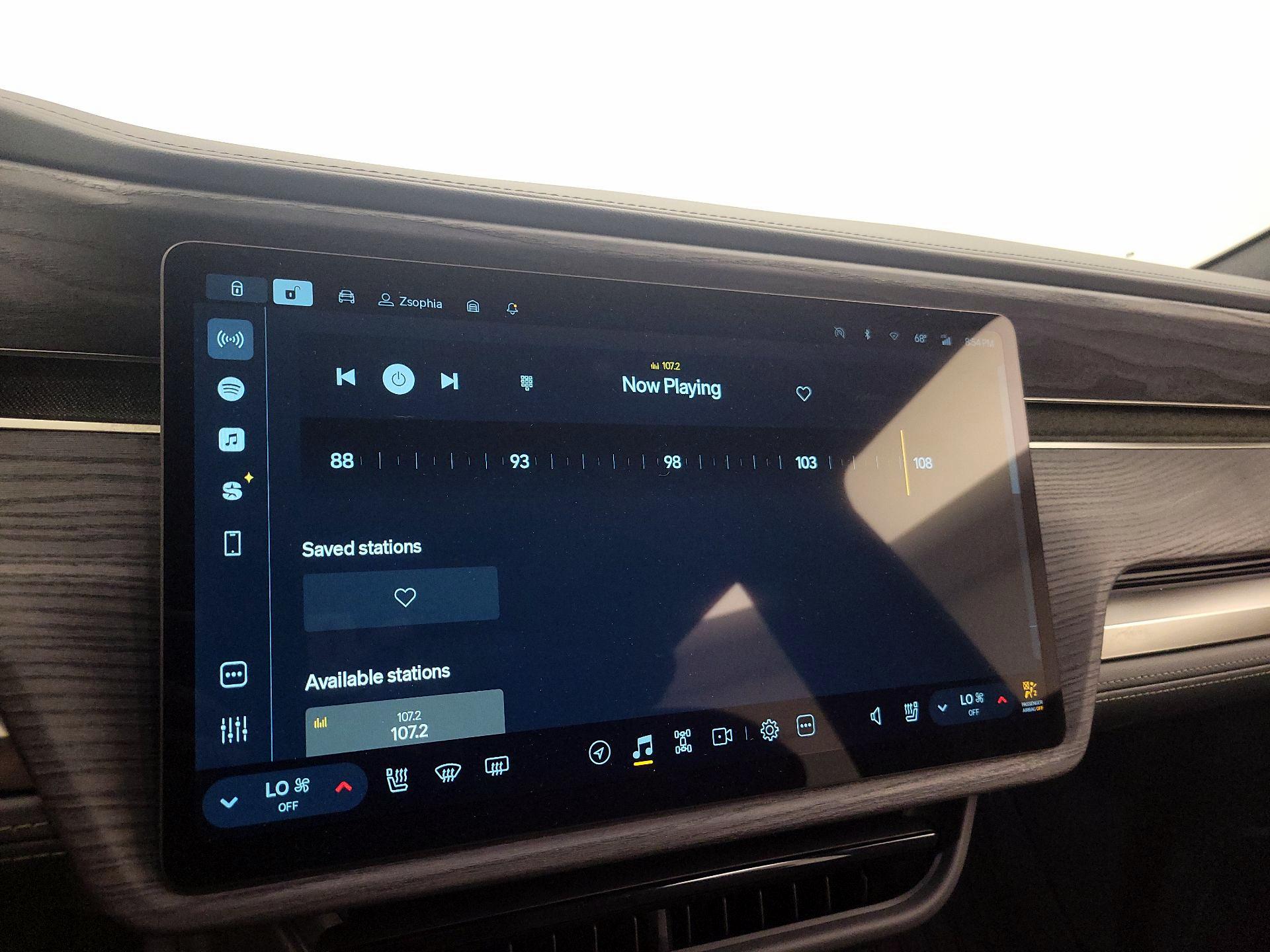 Thumbnail: 2024 Rivian R1S - 15