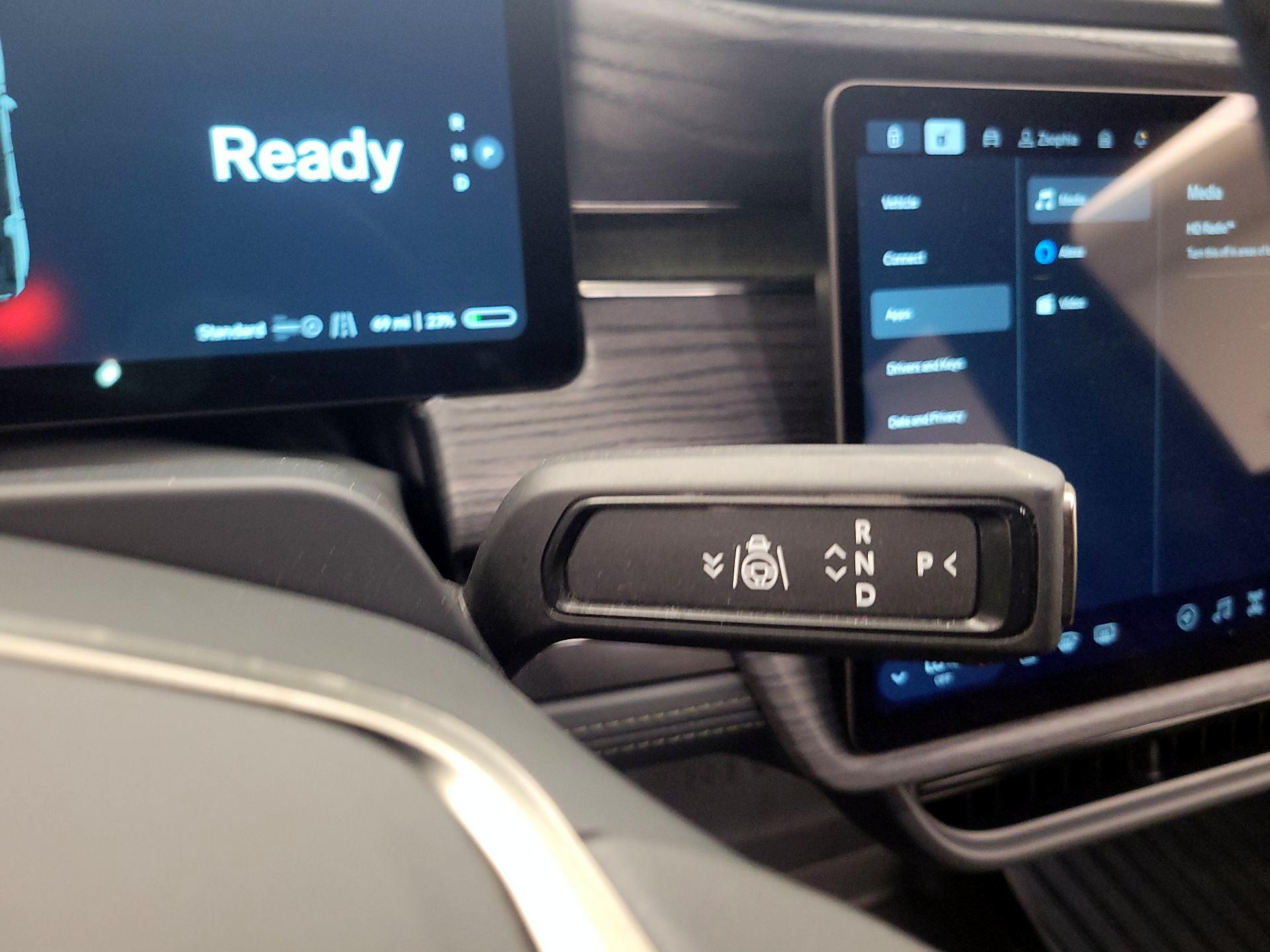 Thumbnail: 2024 Rivian R1S - 17