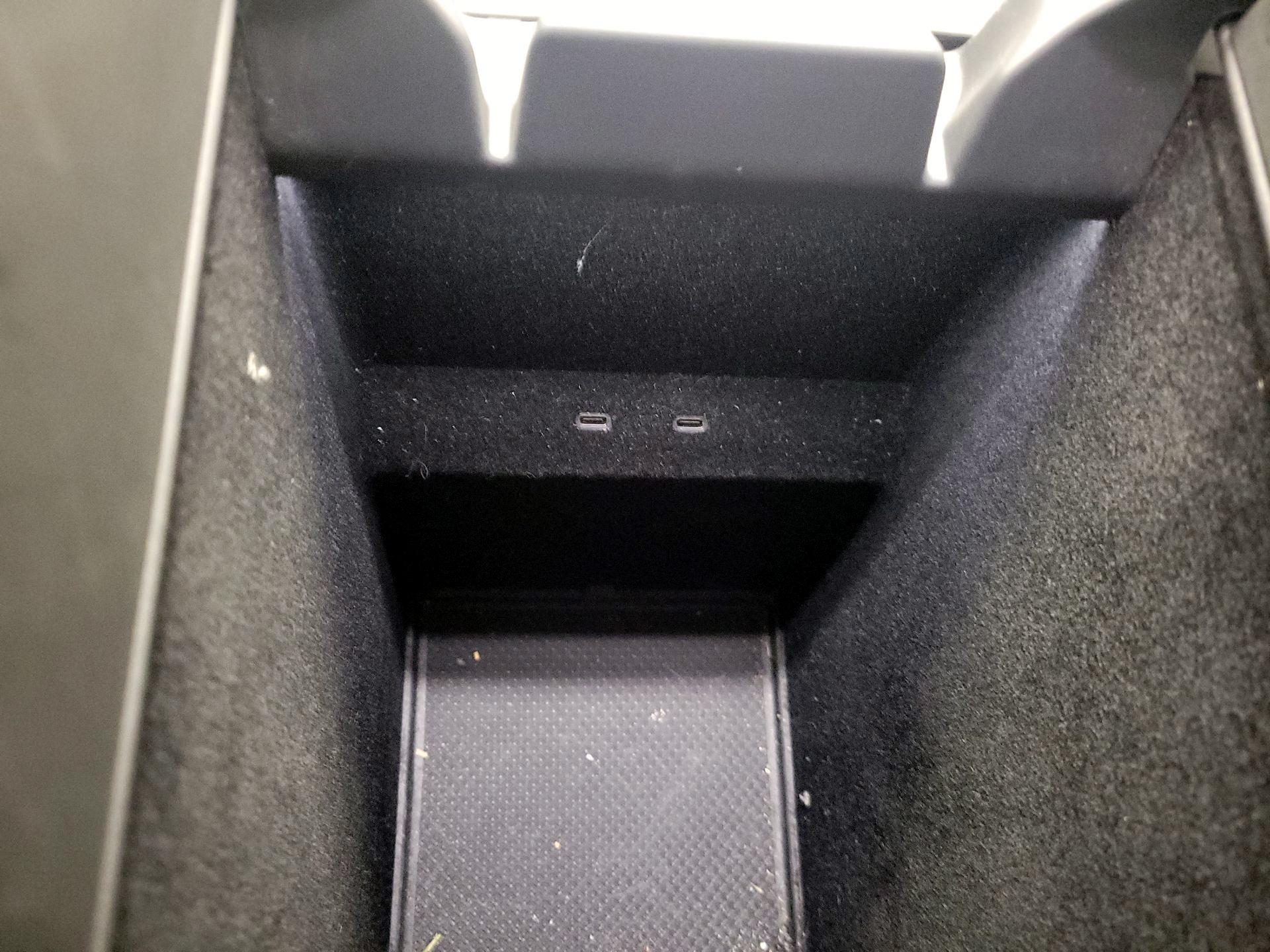 Thumbnail: 2024 Rivian R1S - 18