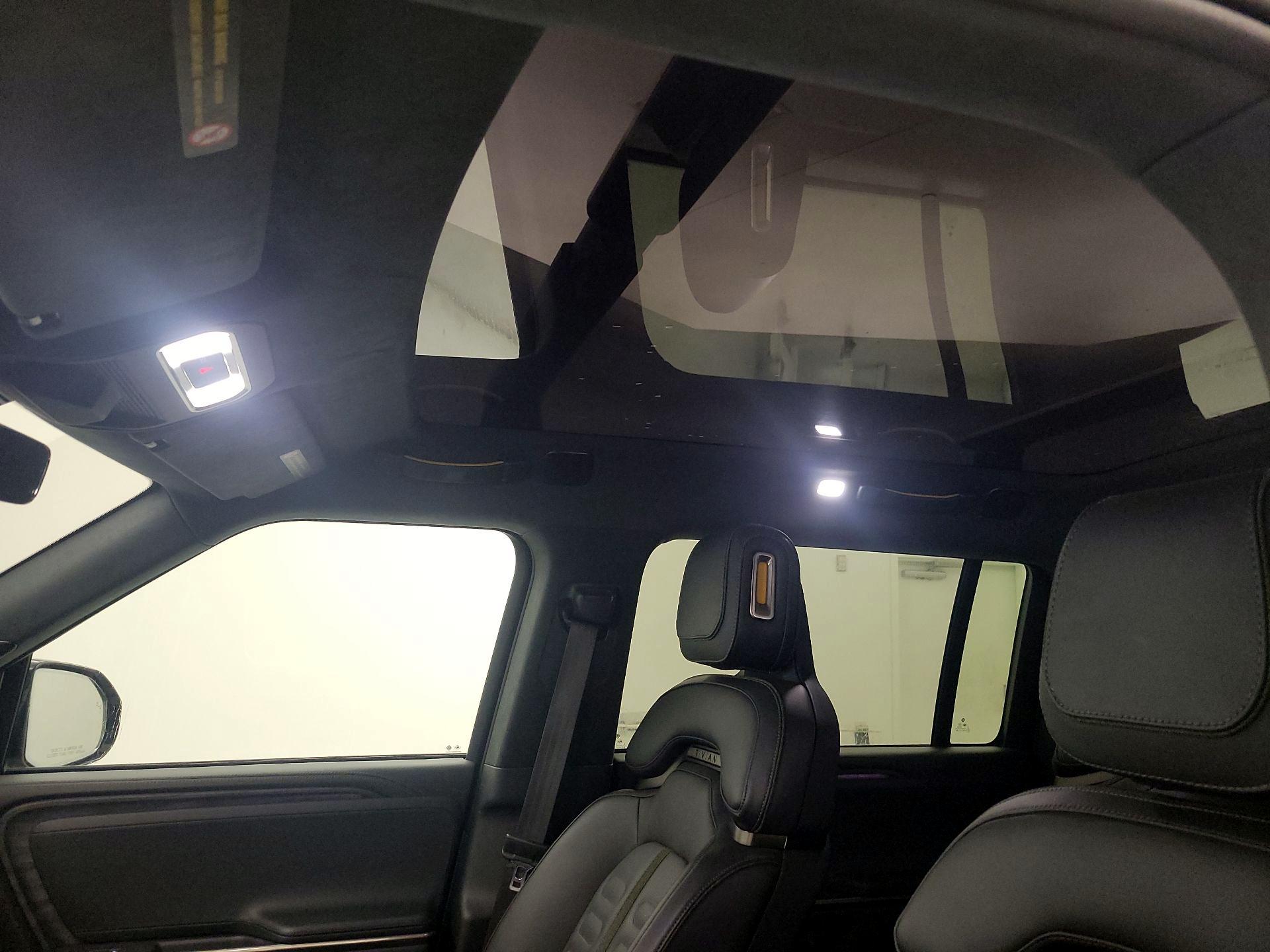 Thumbnail: 2024 Rivian R1S - 19