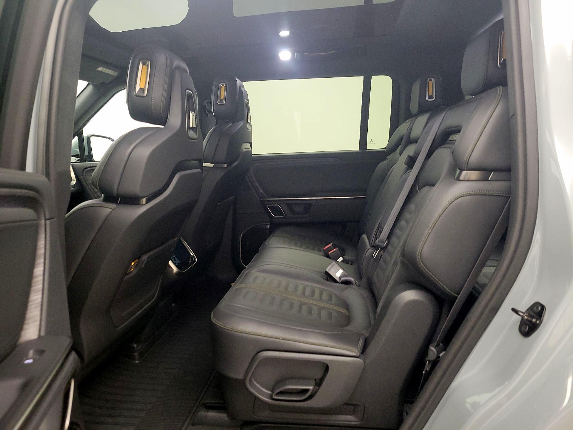 Thumbnail: 2024 Rivian R1S - 20