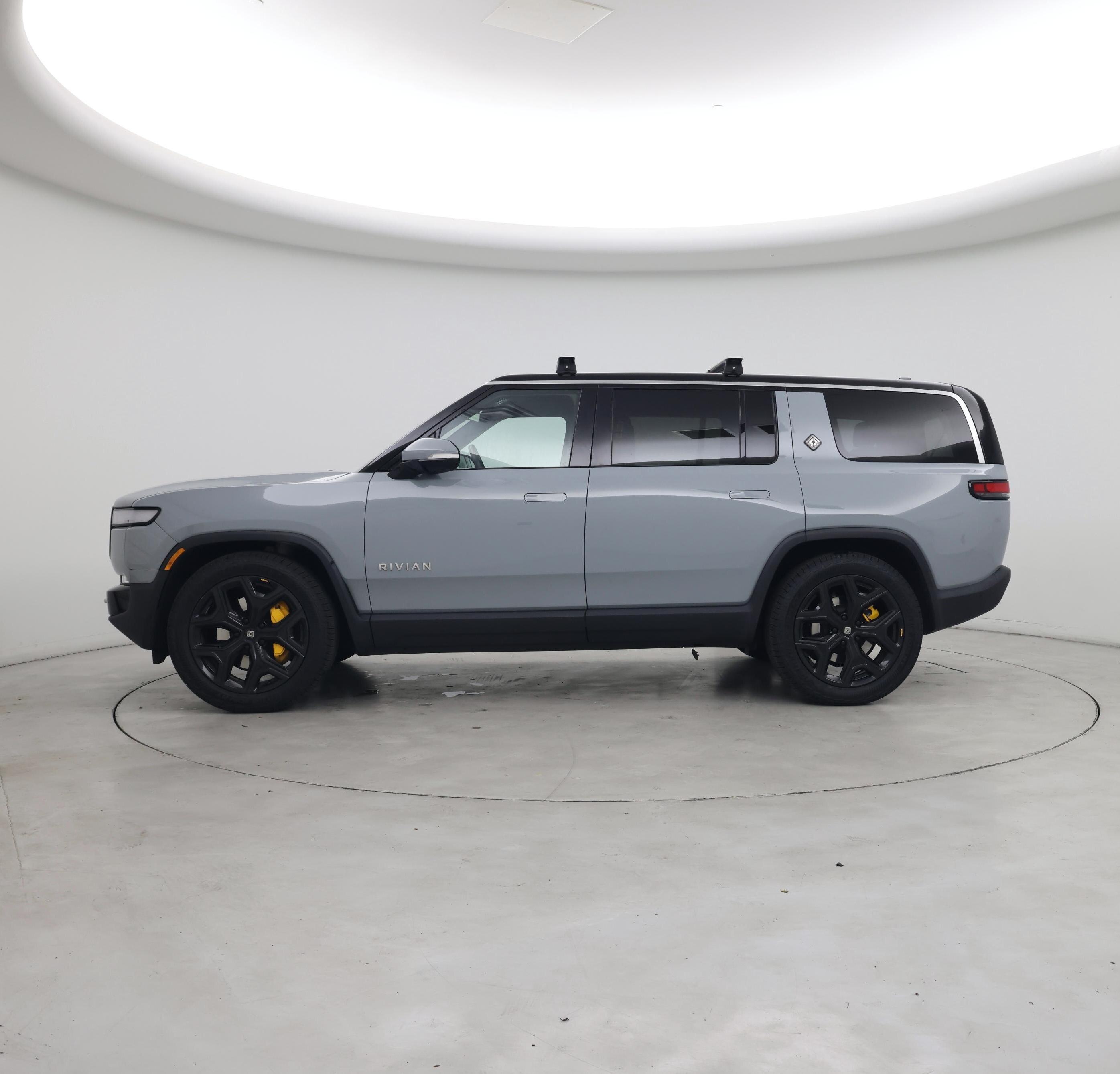 Thumbnail: 2024 Rivian R1S - 3