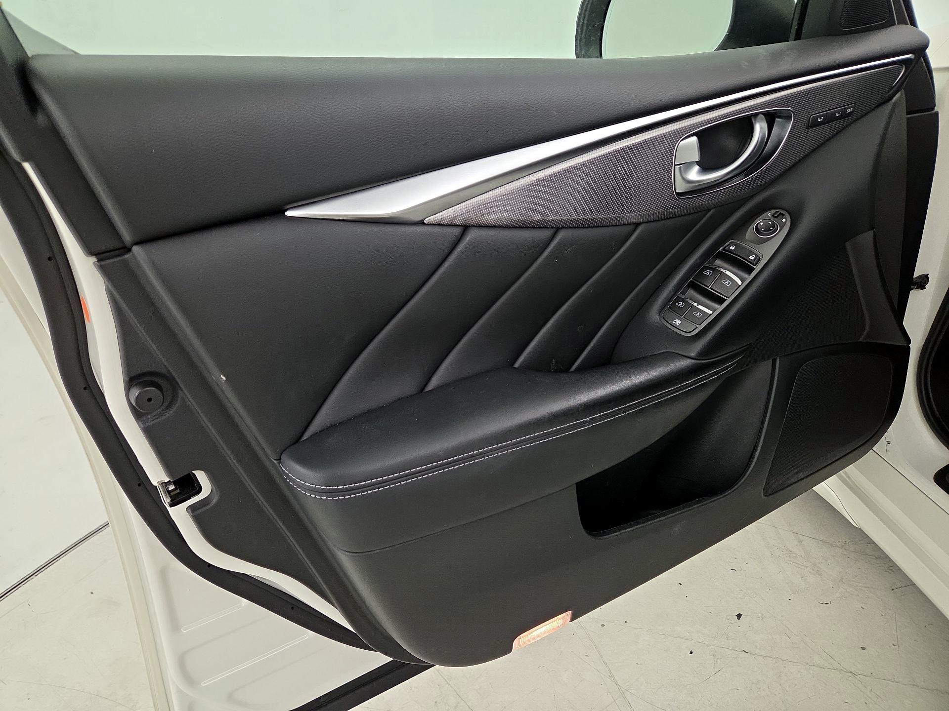 Thumbnail: 2016 INFINITI Q50 - 12