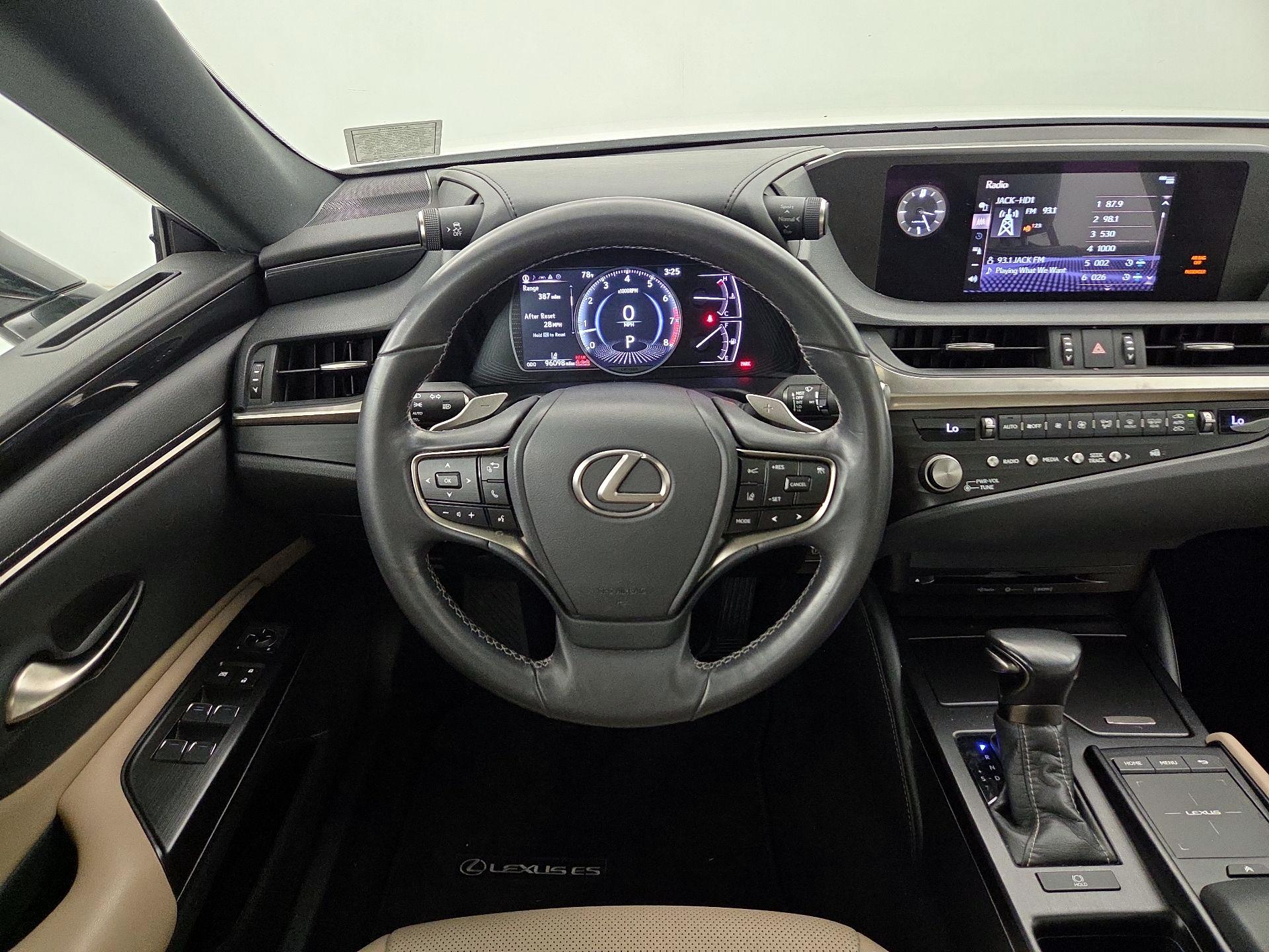 Thumbnail: 2021 Lexus ES - 10