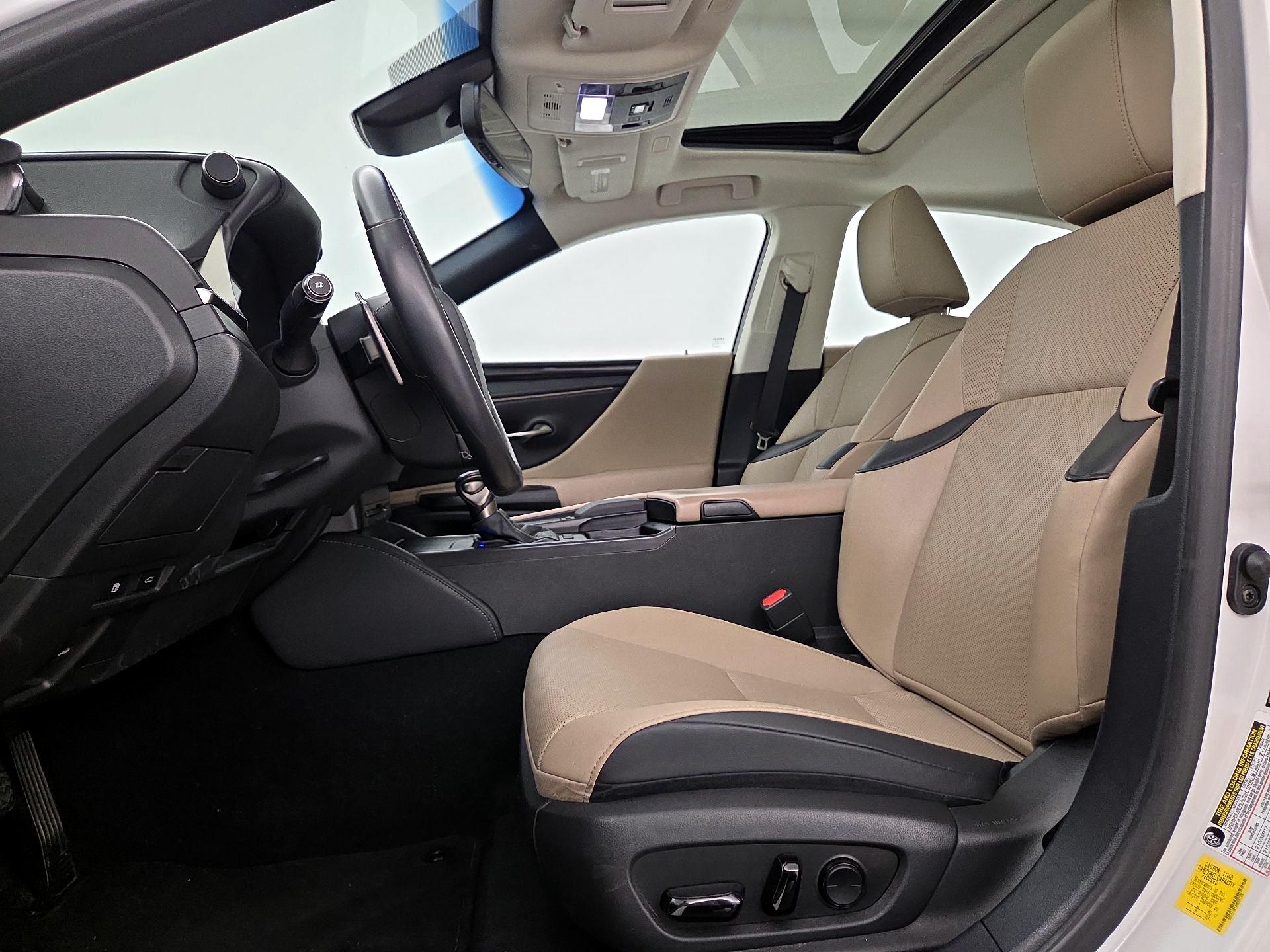 Thumbnail: 2021 Lexus ES - 11