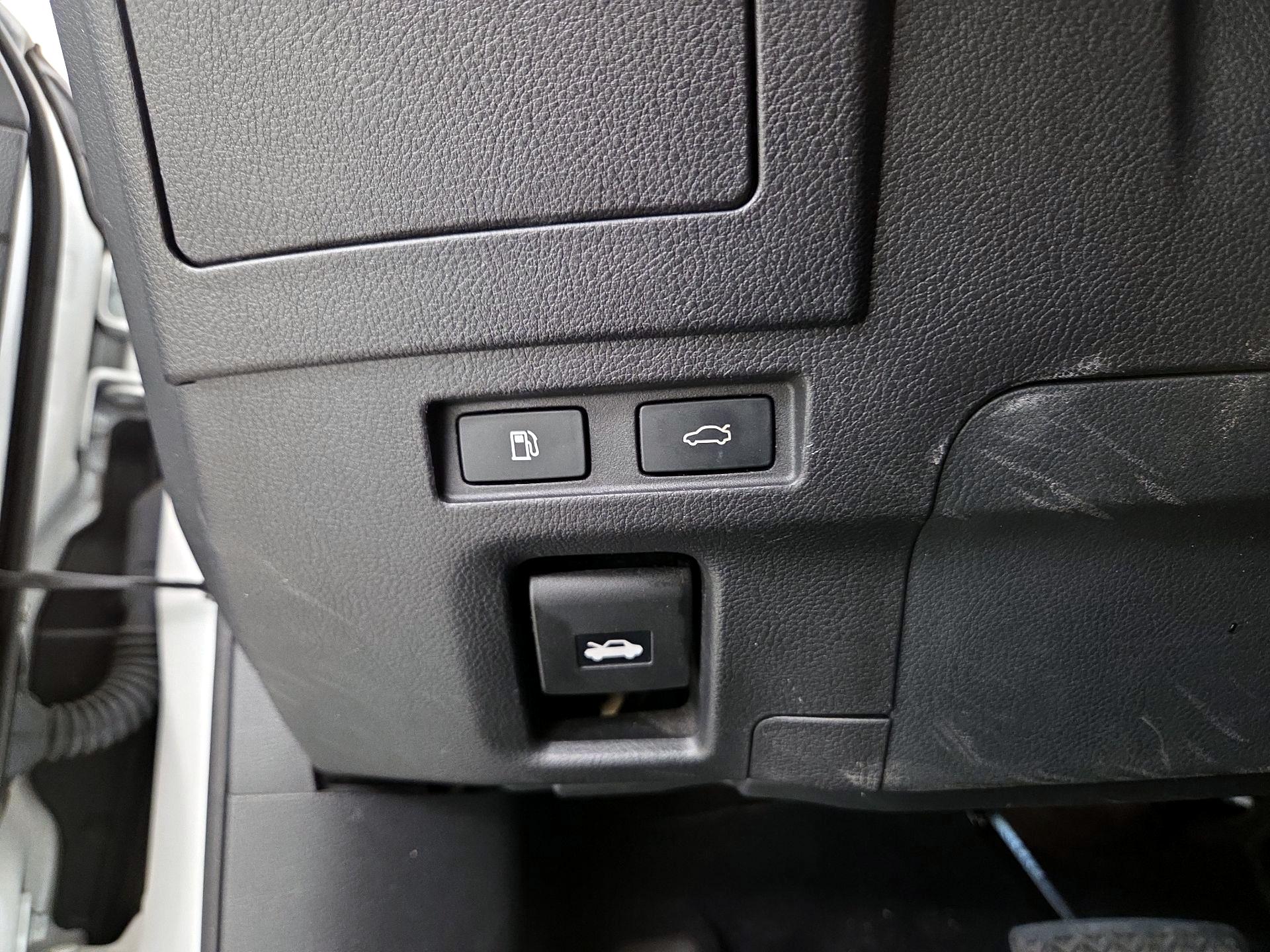 Thumbnail: 2021 Lexus ES - 13