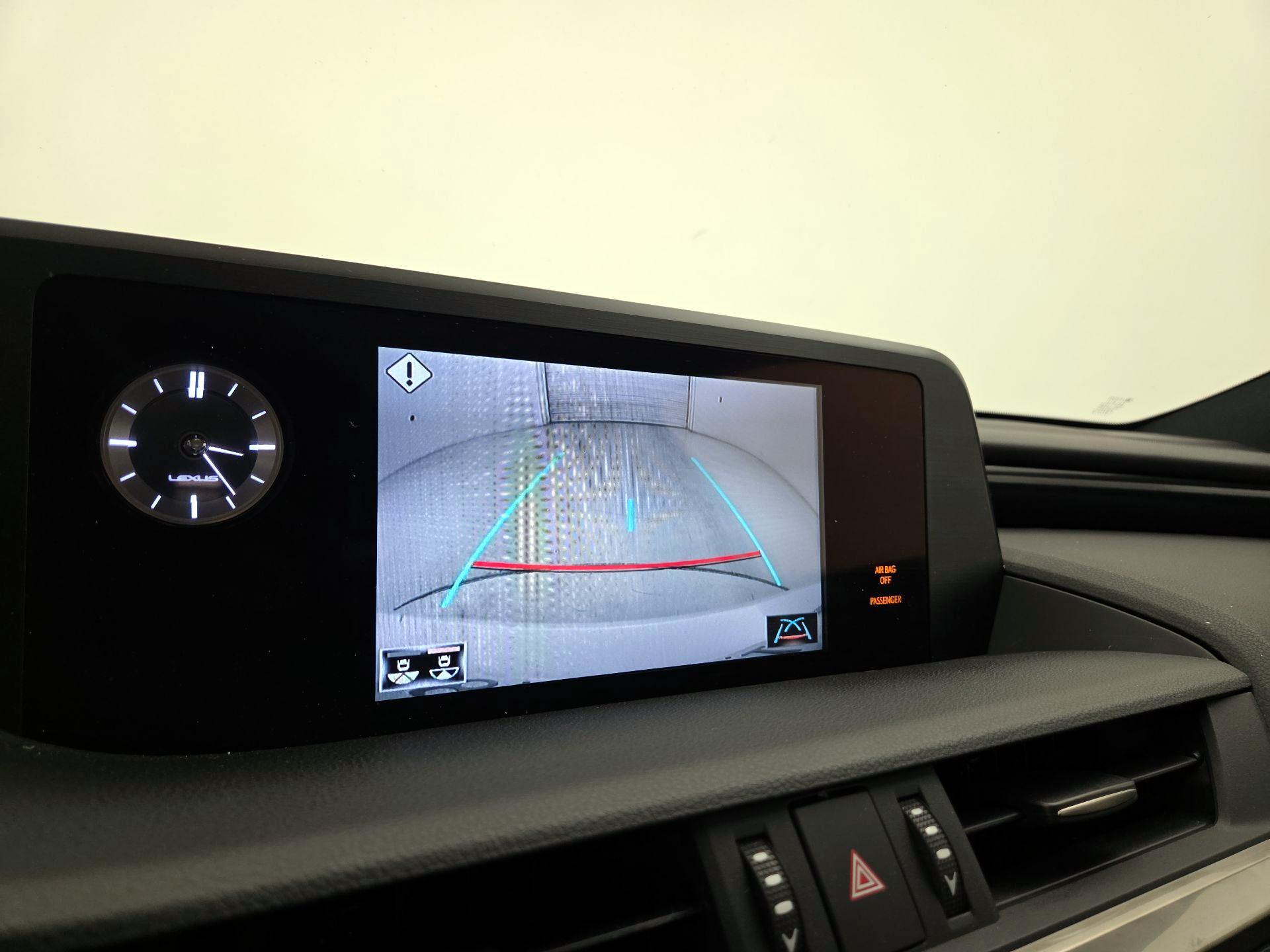 Thumbnail: 2021 Lexus ES - 14