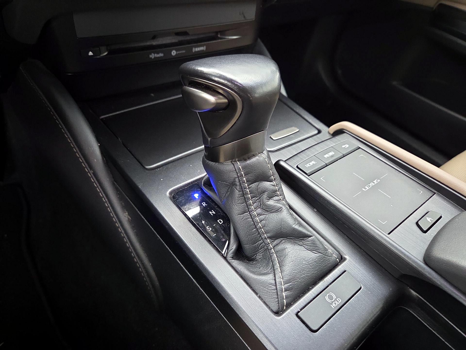 Thumbnail: 2021 Lexus ES - 17