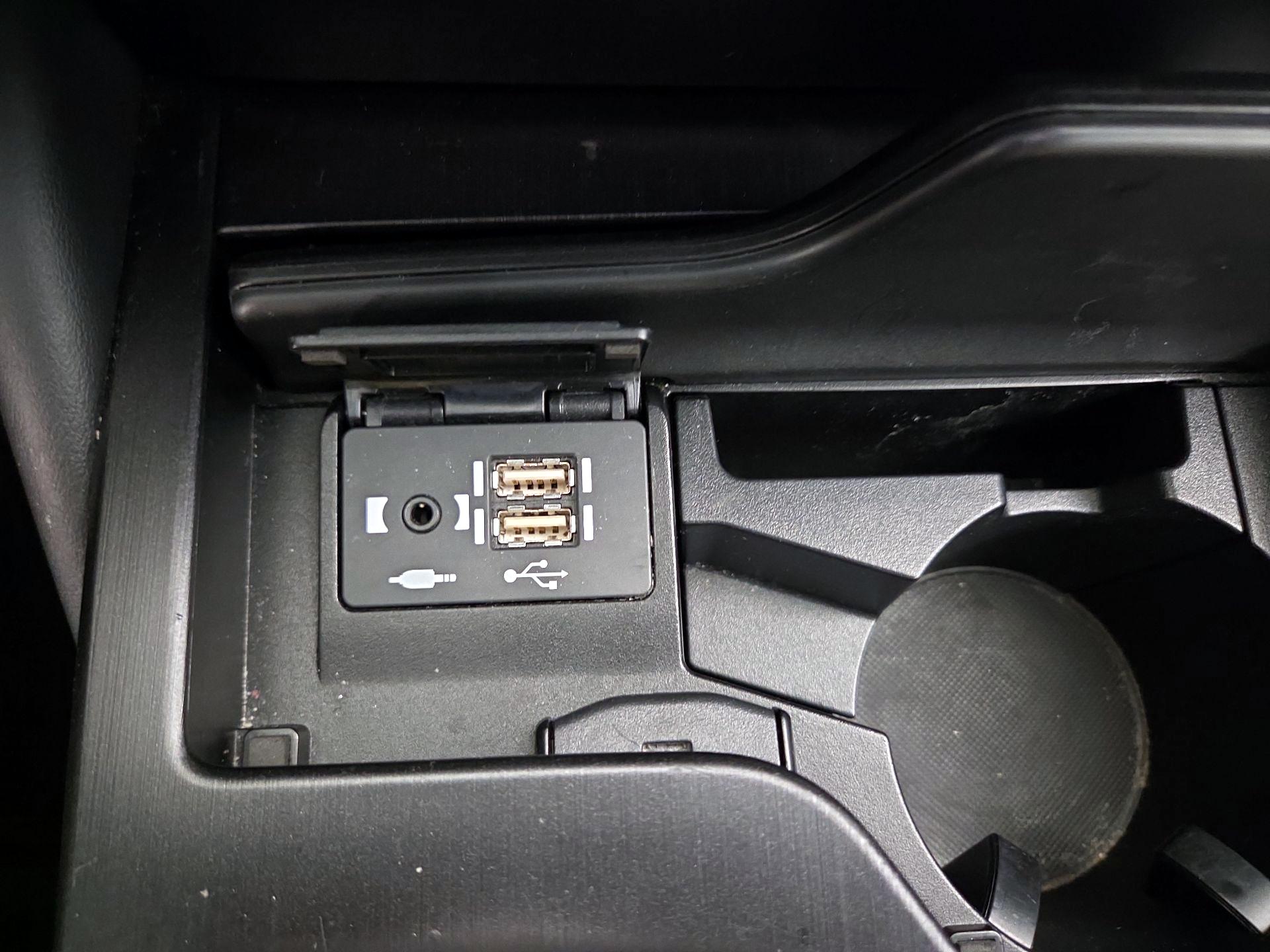 Thumbnail: 2021 Lexus ES - 18