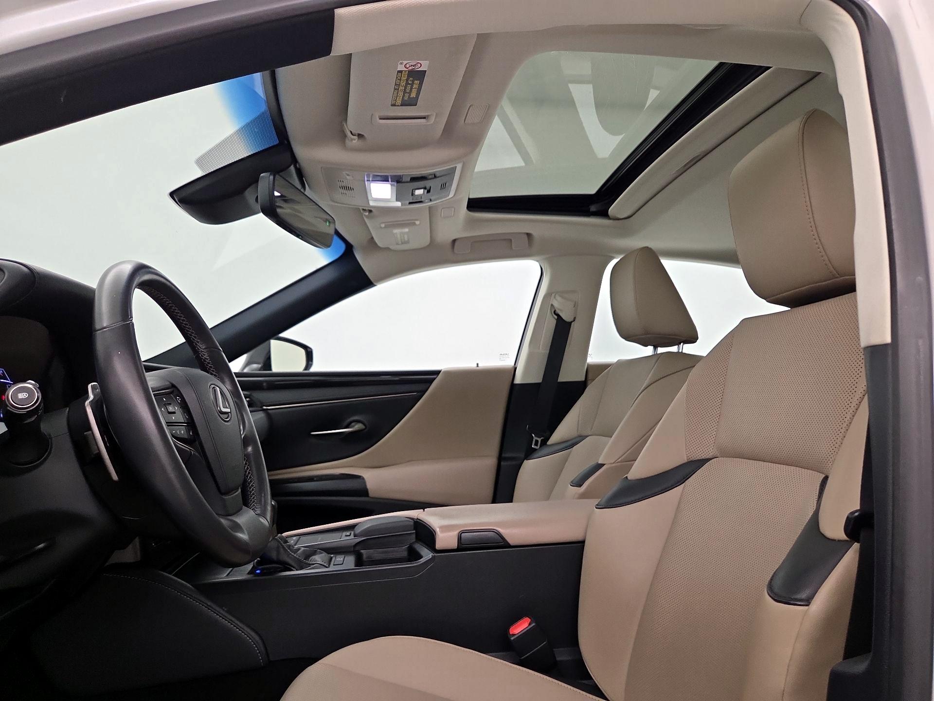 Thumbnail: 2021 Lexus ES - 19