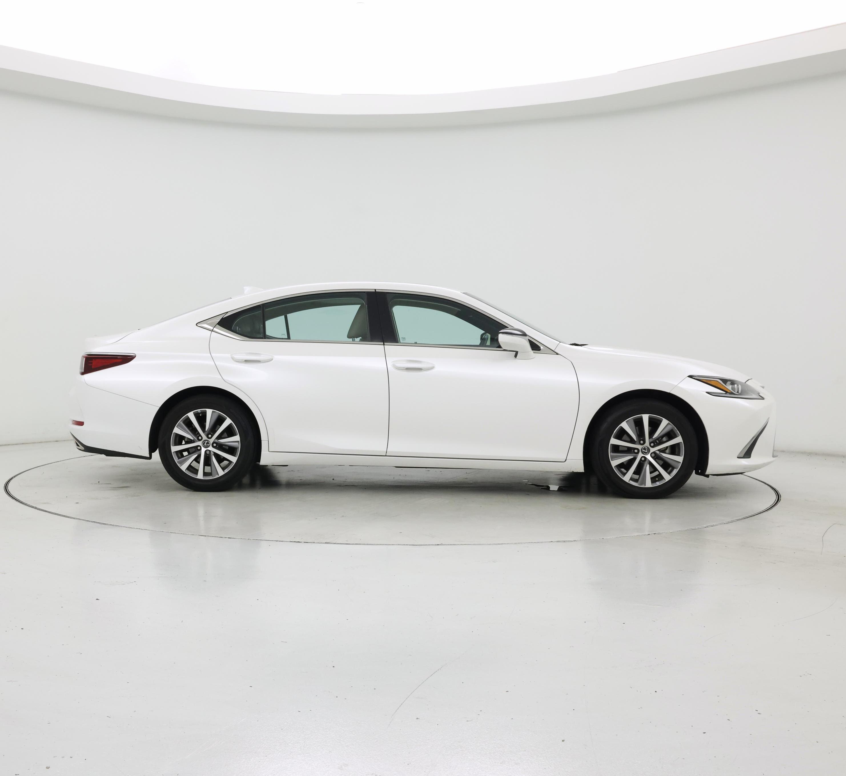 Thumbnail: 2021 Lexus ES - 7