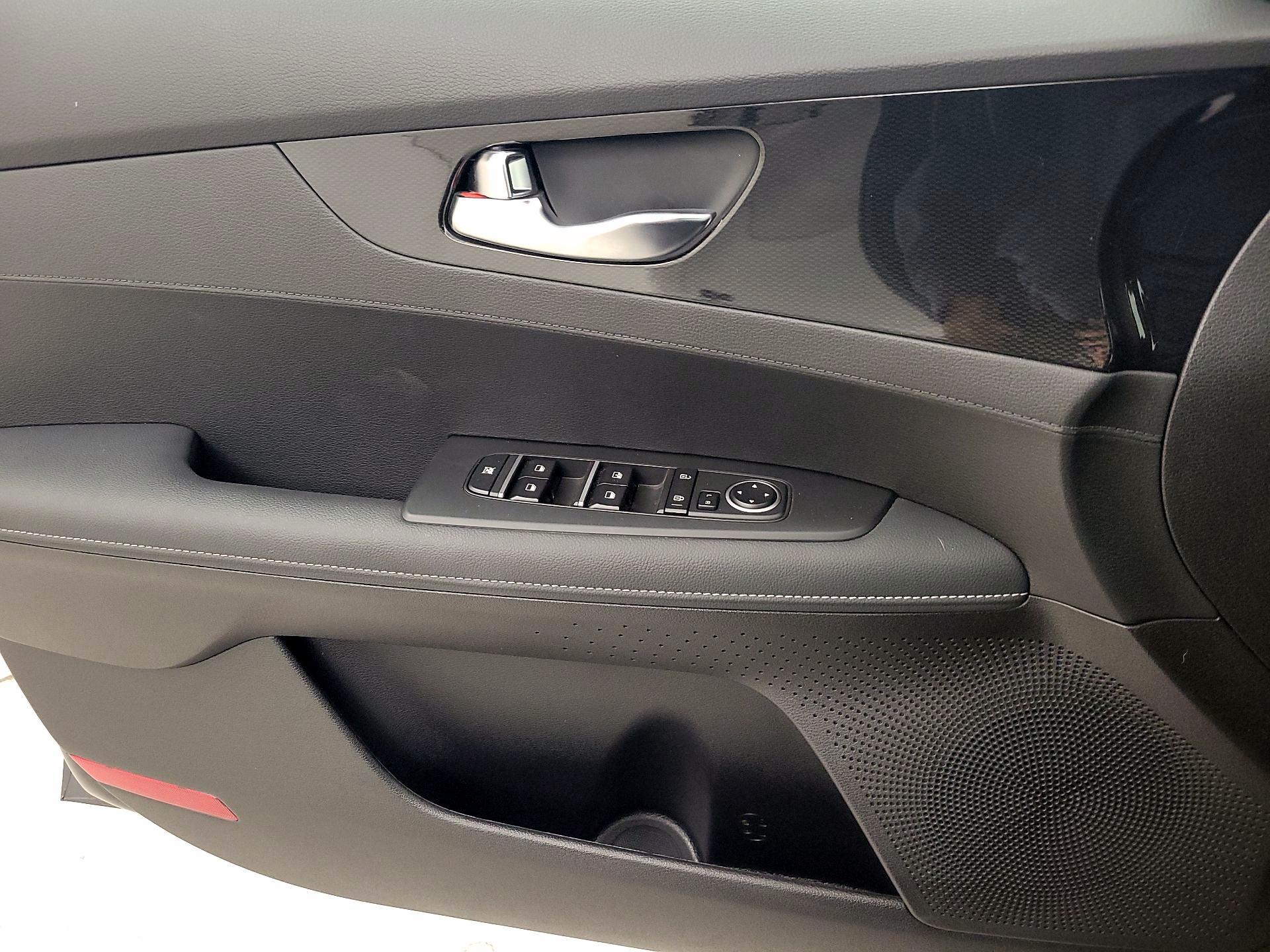 Thumbnail: 2023 Kia Forte - 12